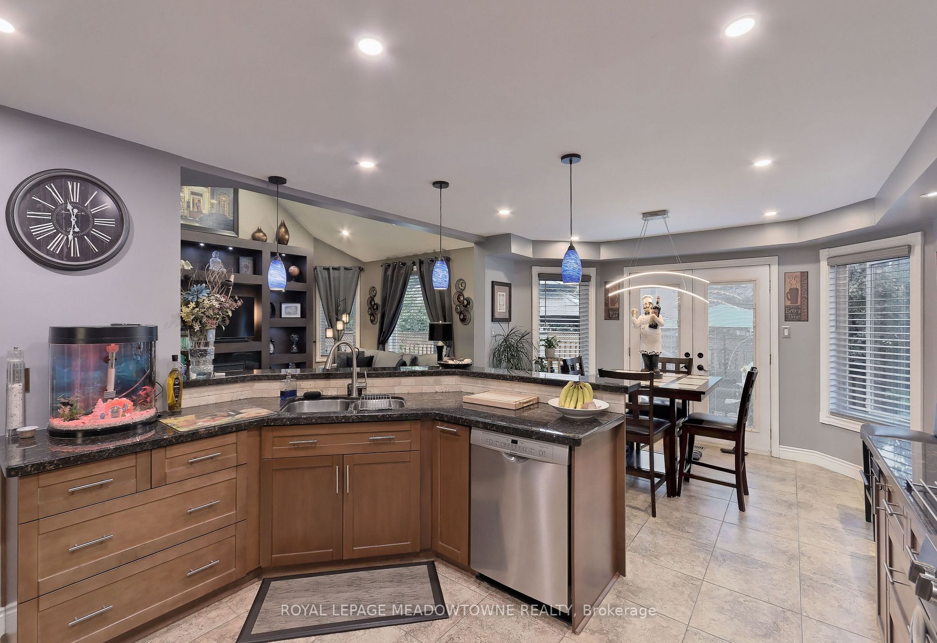 209 Cresthaven Rd