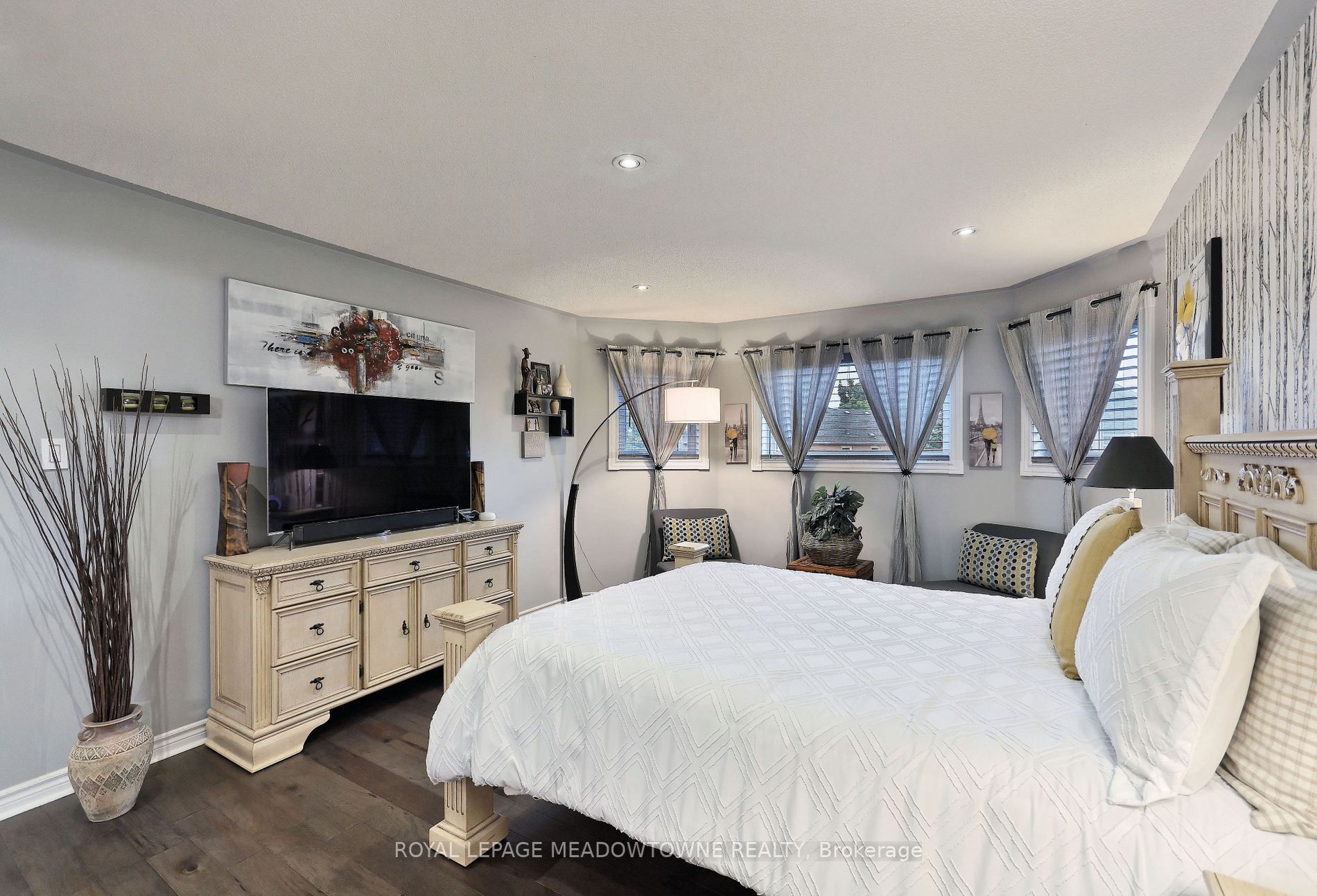 209 Cresthaven Rd