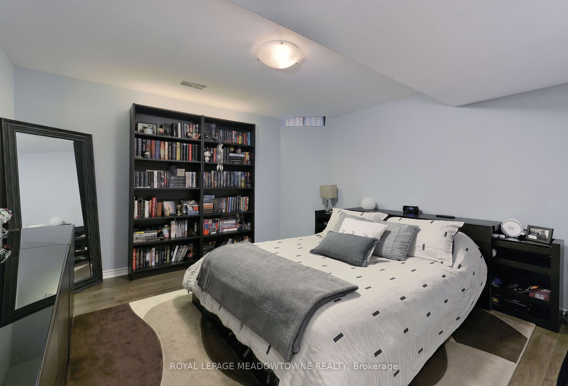 209 Cresthaven Rd