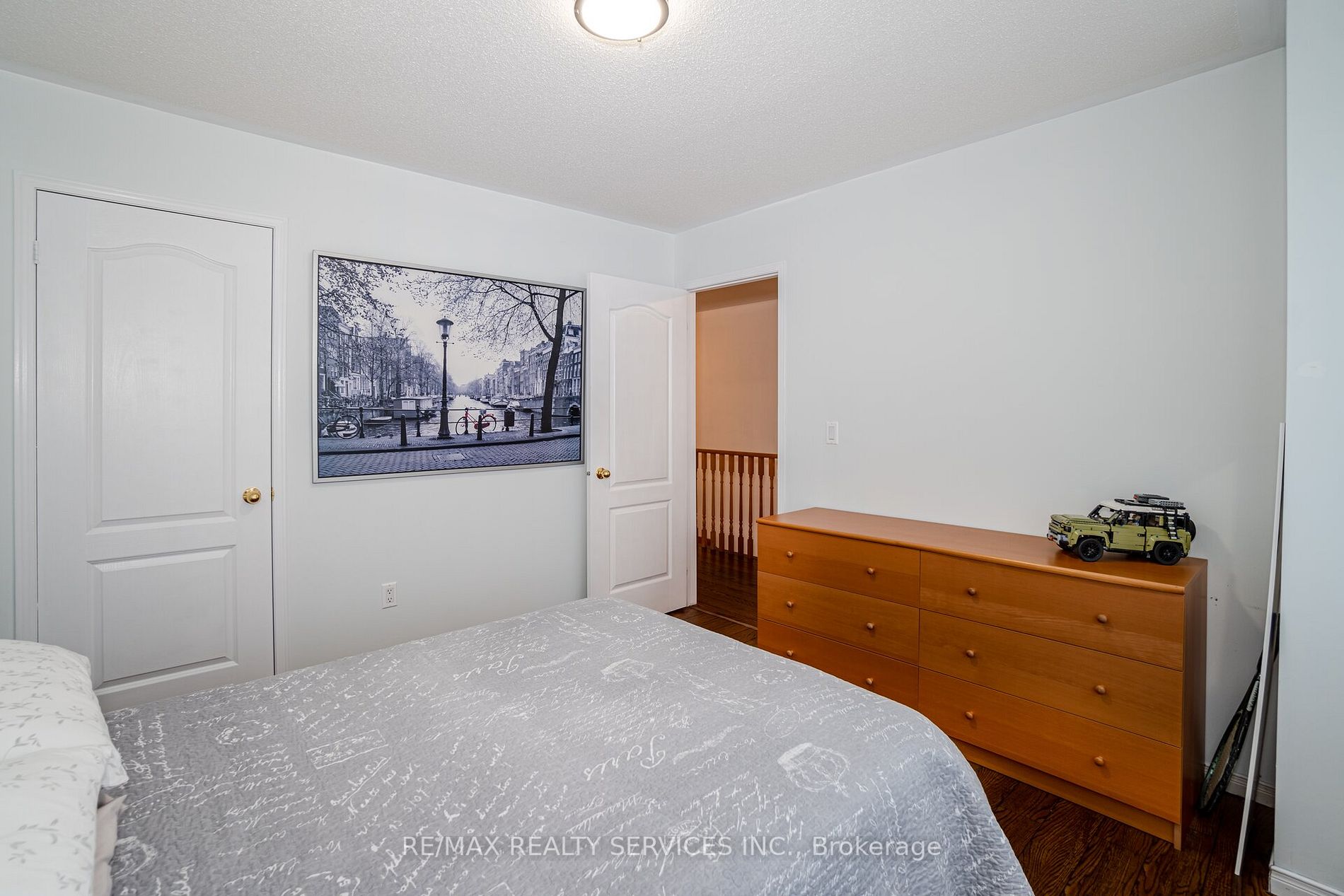 6 Courtsfield Cres