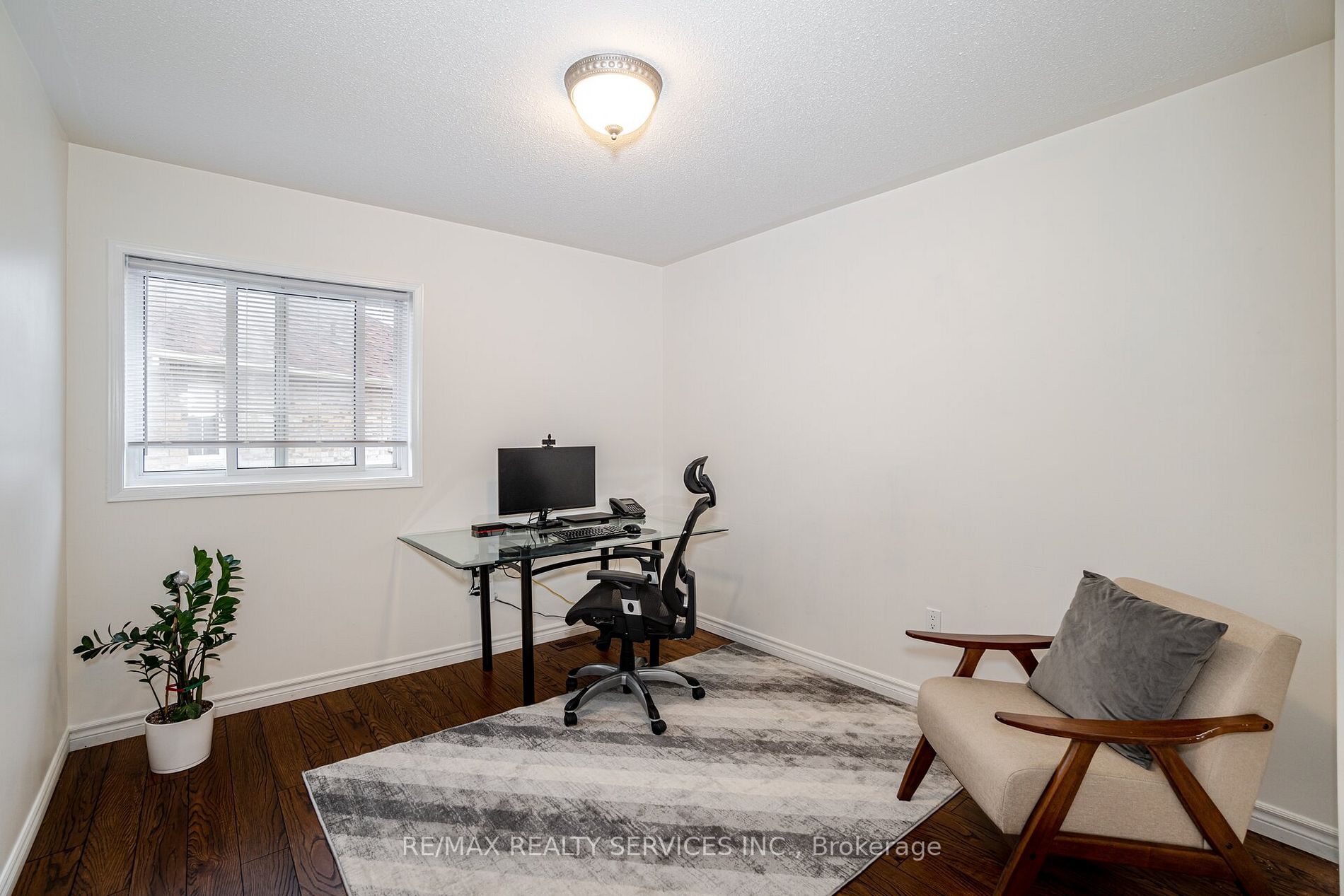 6 Courtsfield Cres