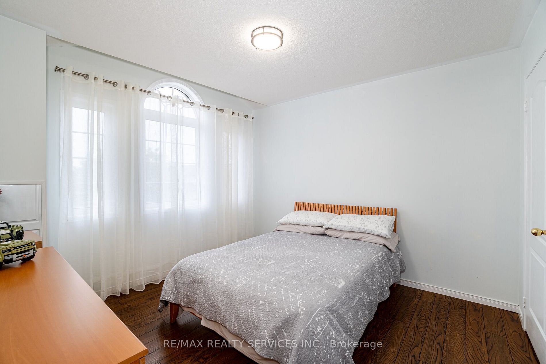6 Courtsfield Cres