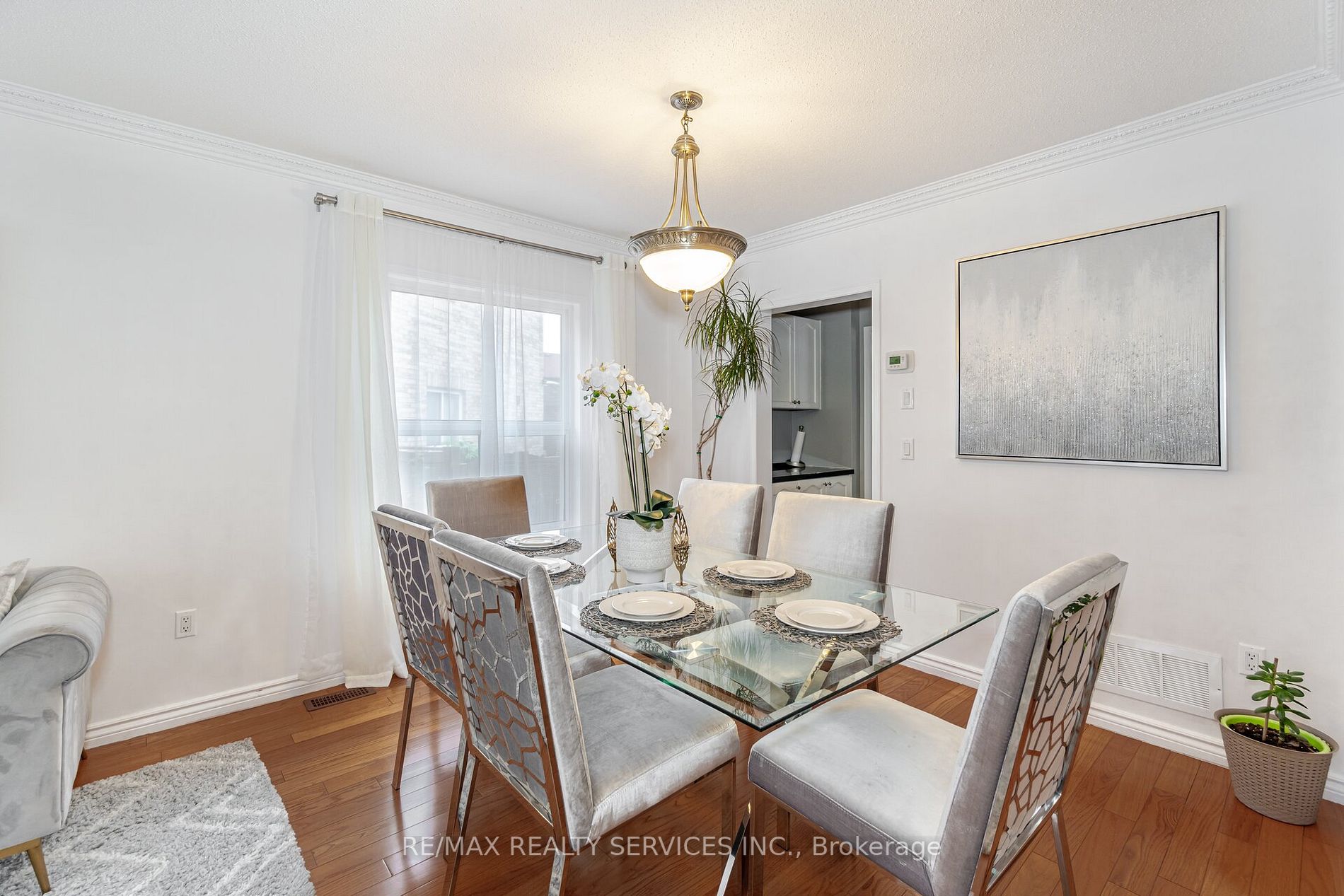 6 Courtsfield Cres