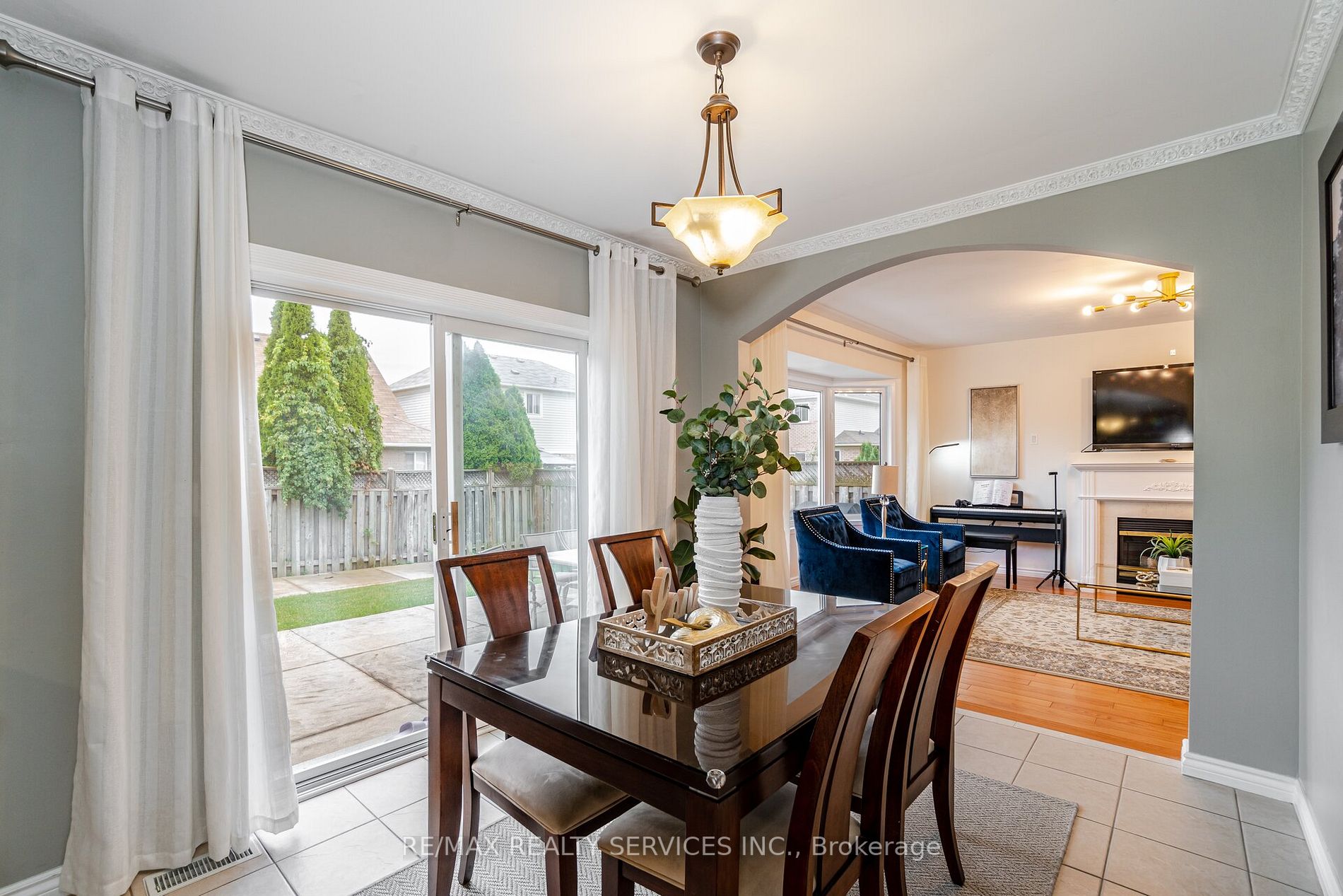 6 Courtsfield Cres