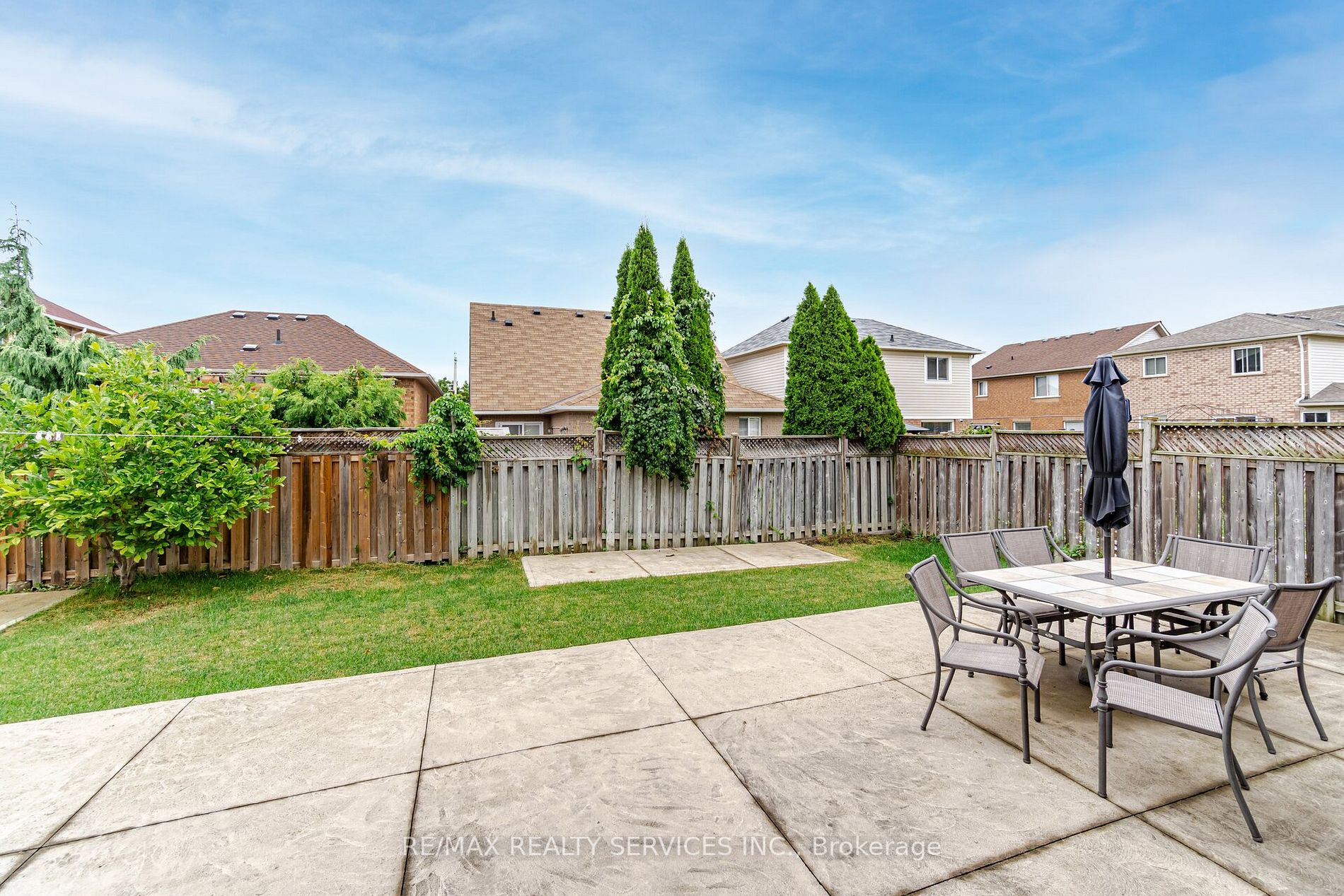 6 Courtsfield Cres