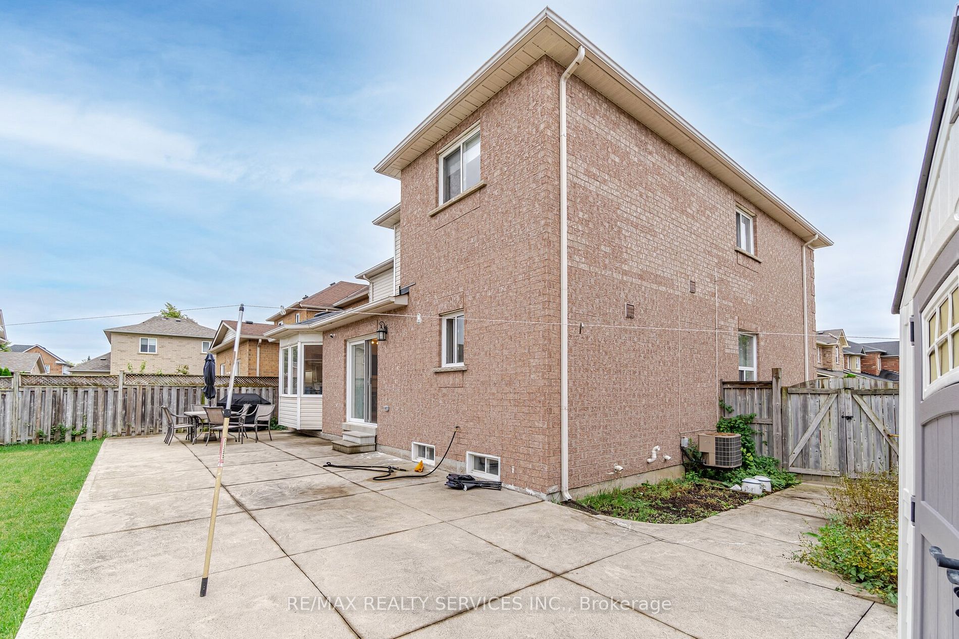 6 Courtsfield Cres