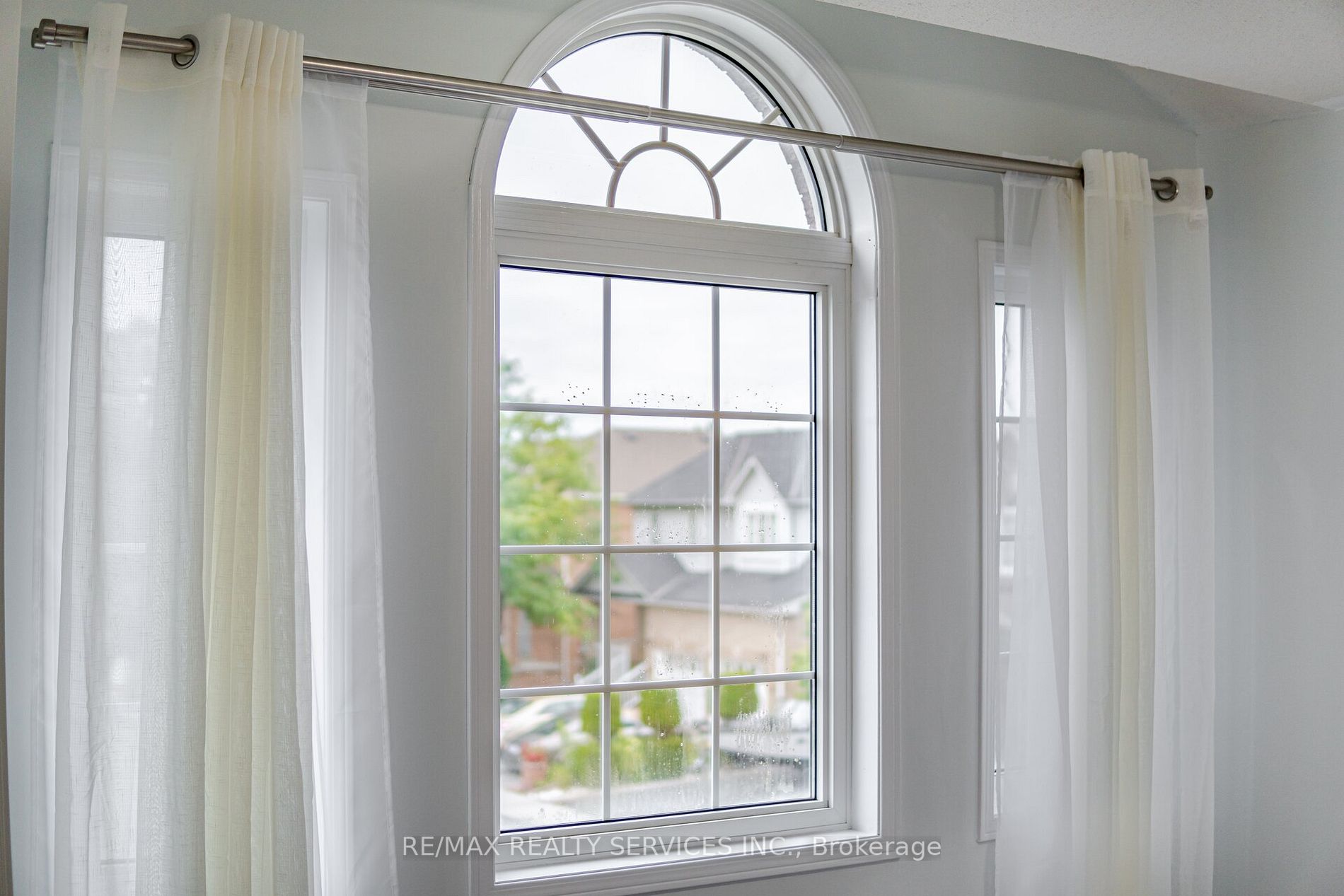 6 Courtsfield Cres