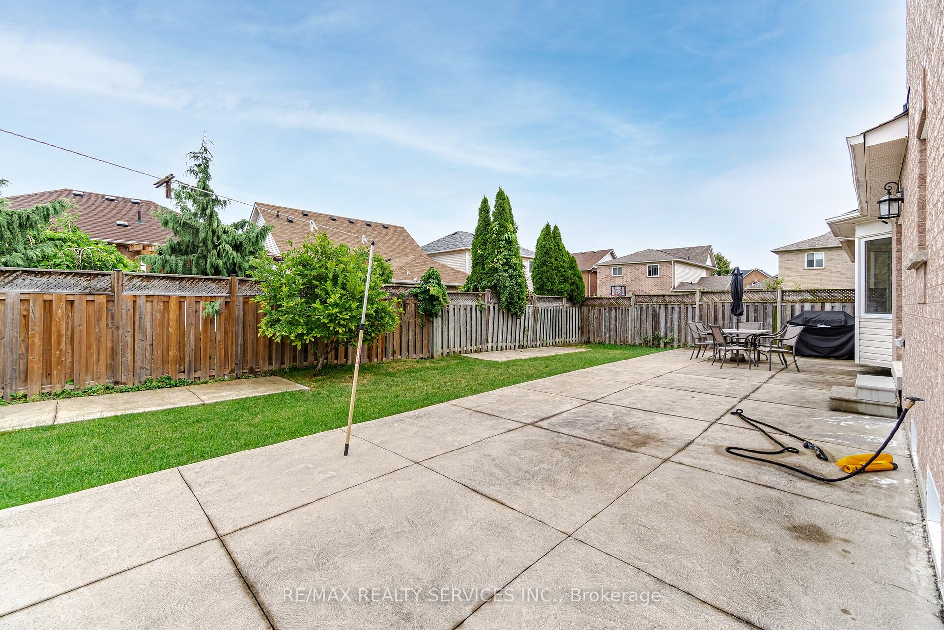 6 Courtsfield Cres