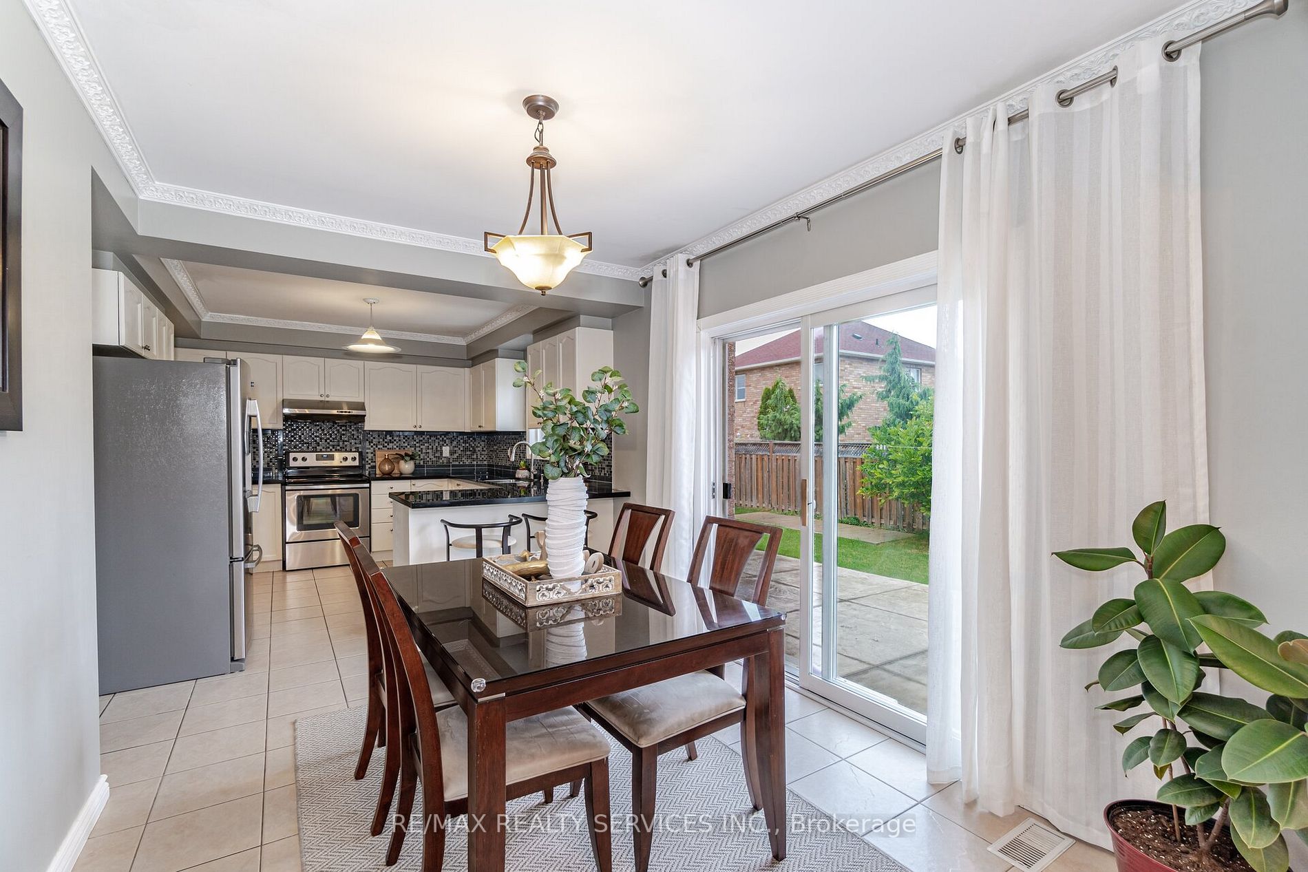6 Courtsfield Cres