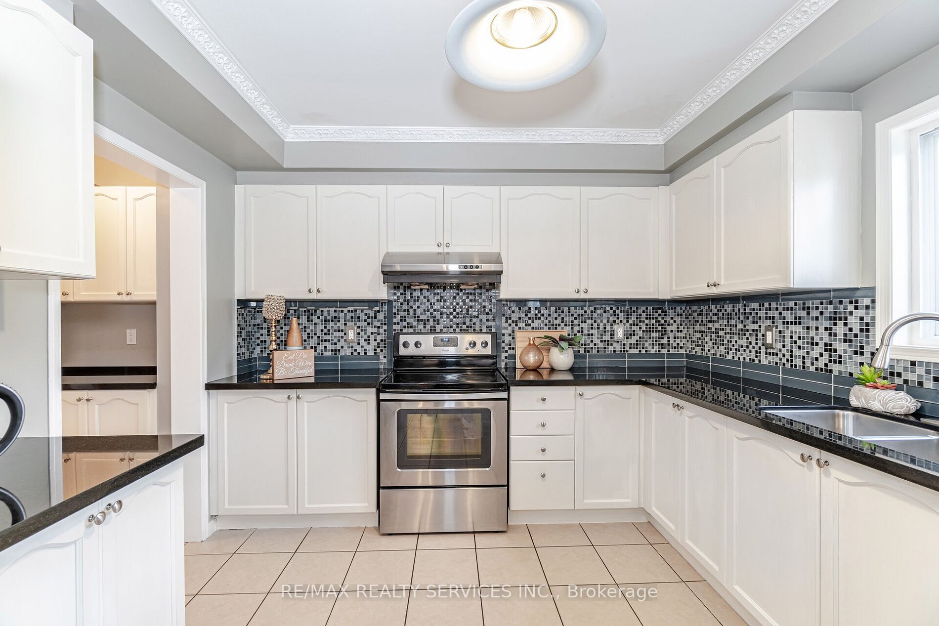 6 Courtsfield Cres