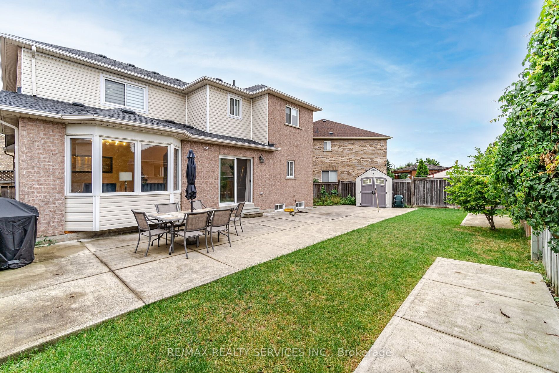 6 Courtsfield Cres