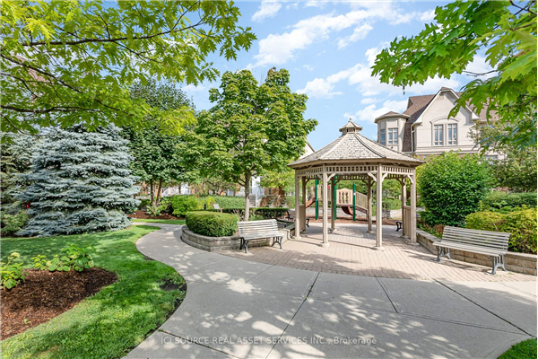 9 Pine St, Toronto