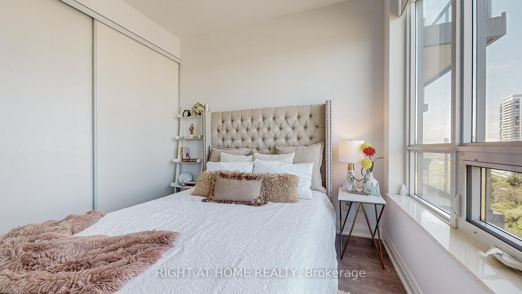 36 Park Lawn Rd, #1308