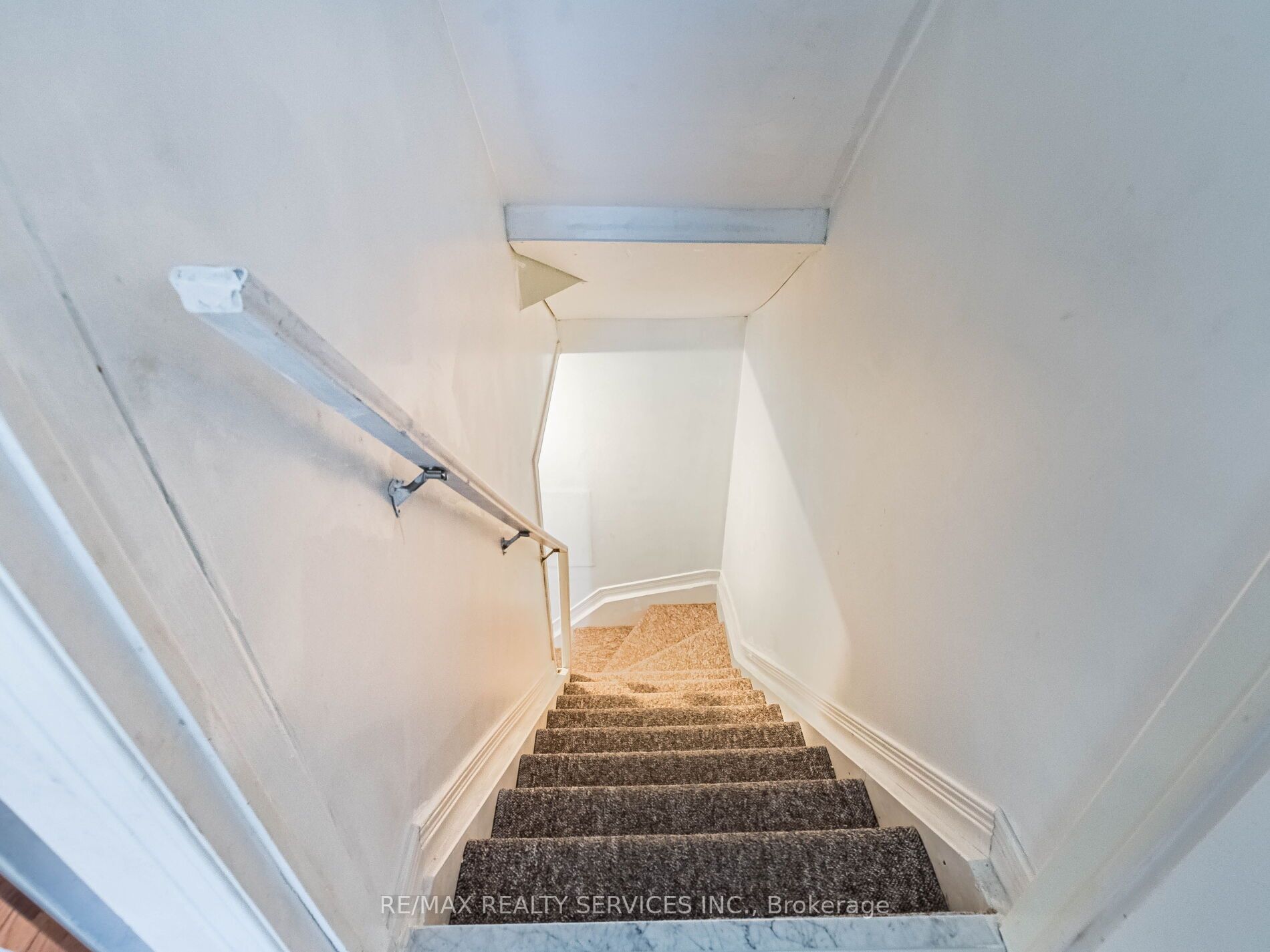 28 Plum Hollow Crt
