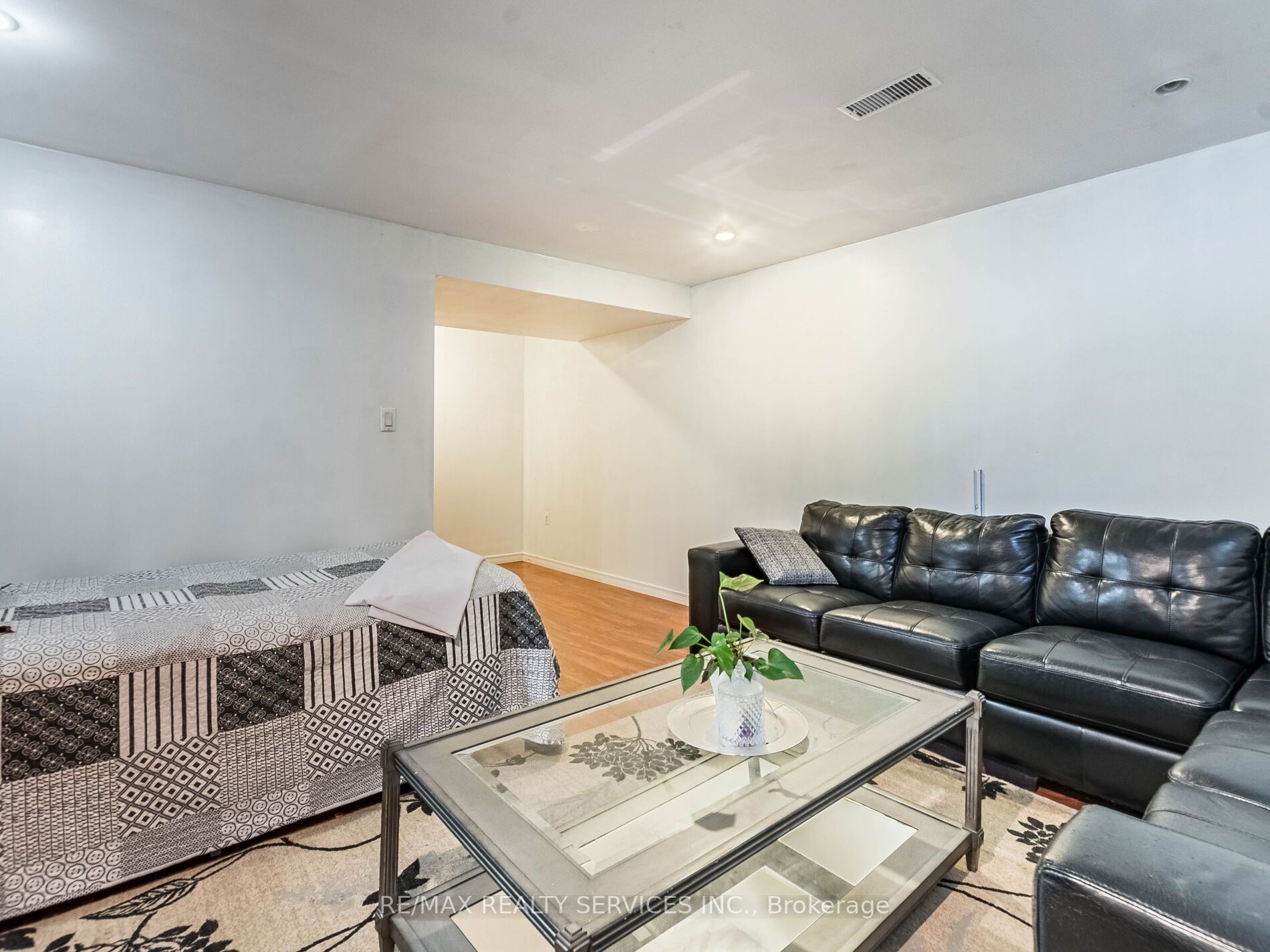 28 Plum Hollow Crt