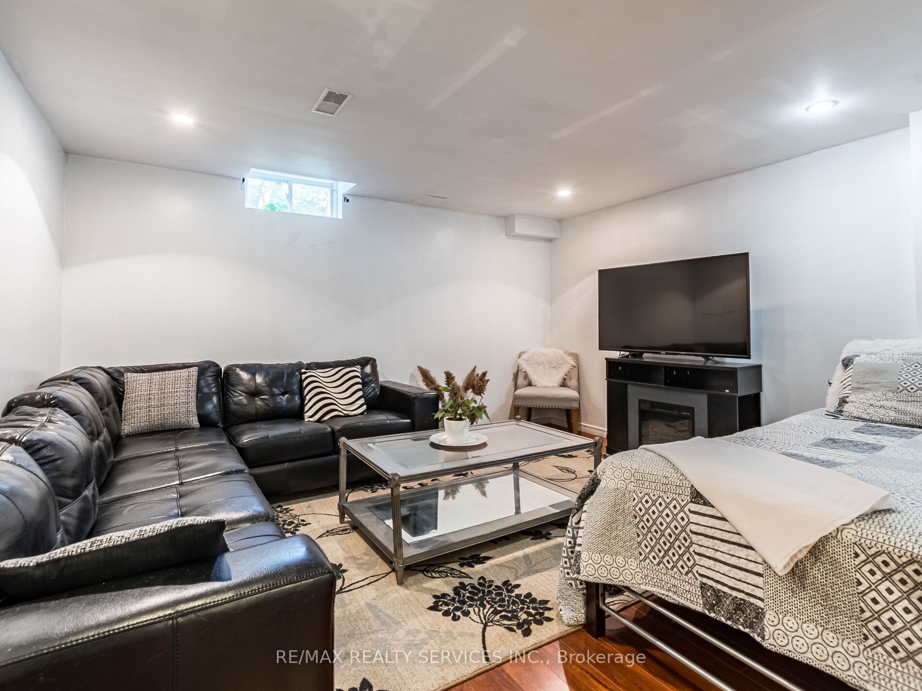 28 Plum Hollow Crt