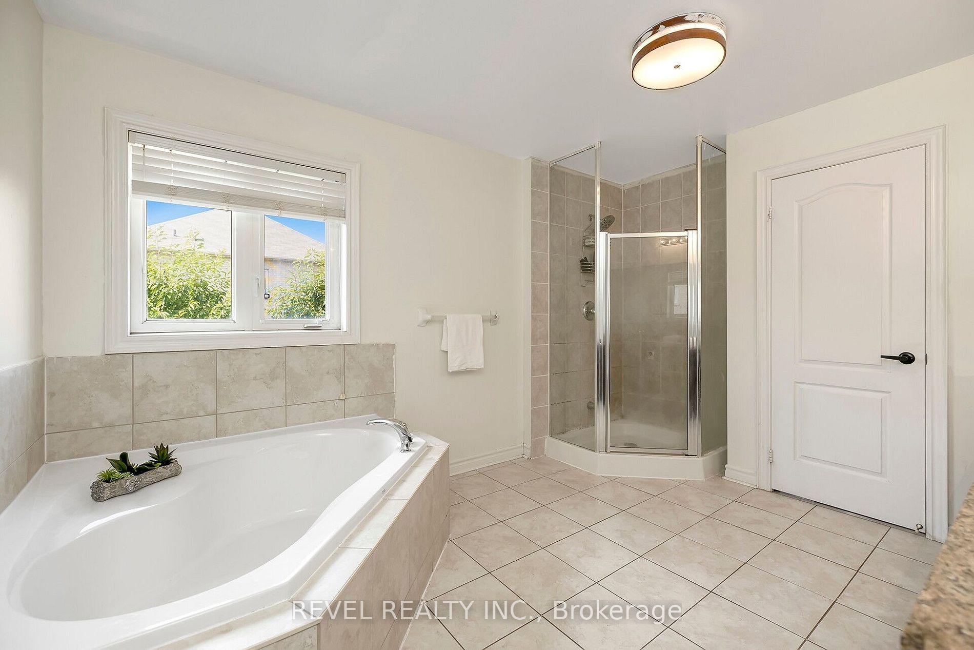 18 Iverson Dr