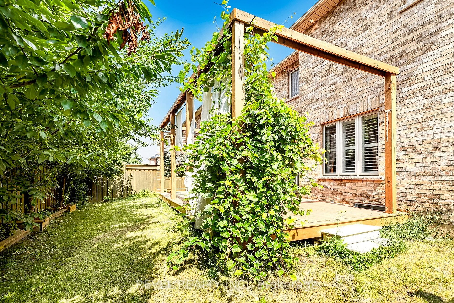 18 Iverson Dr
