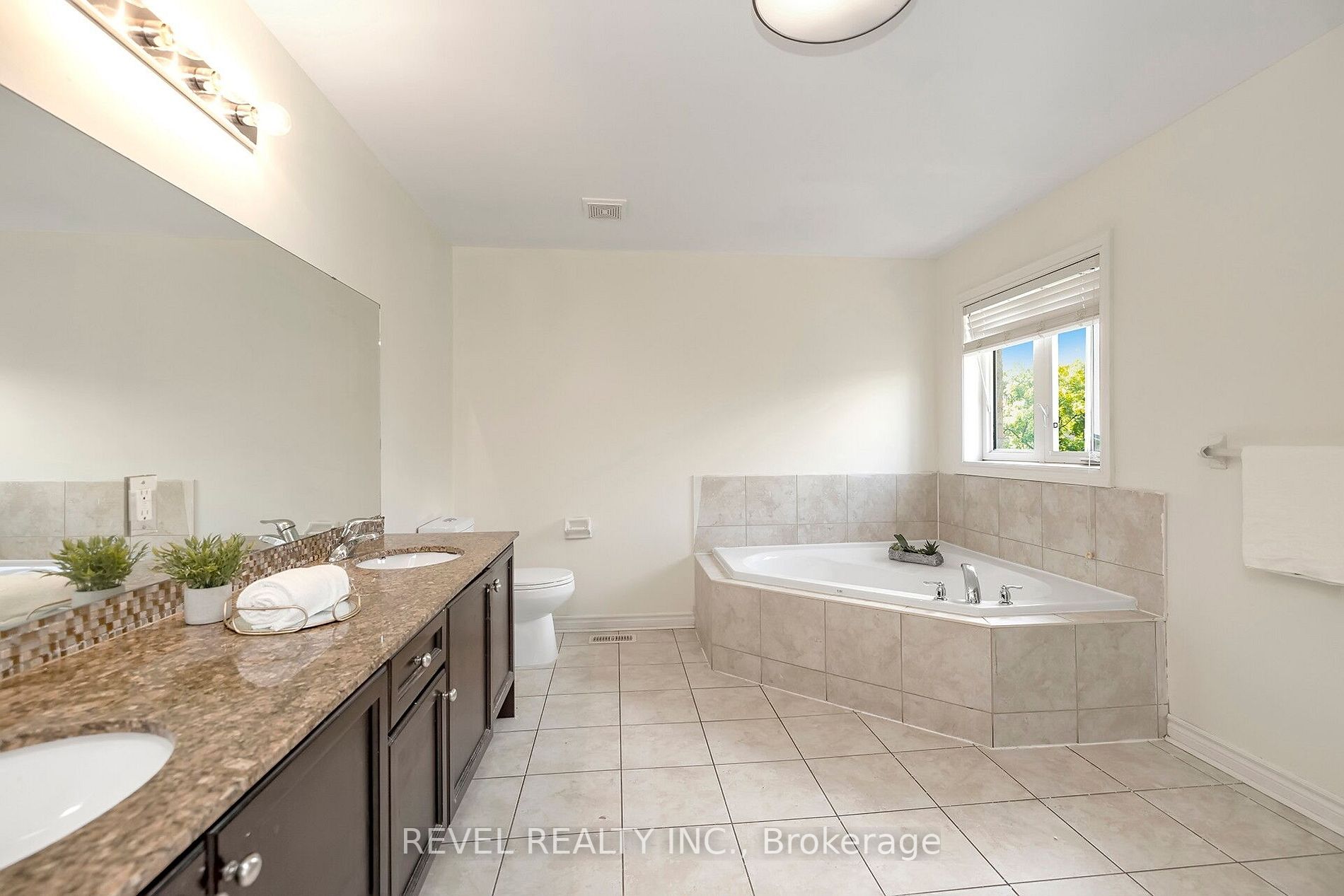 18 Iverson Dr
