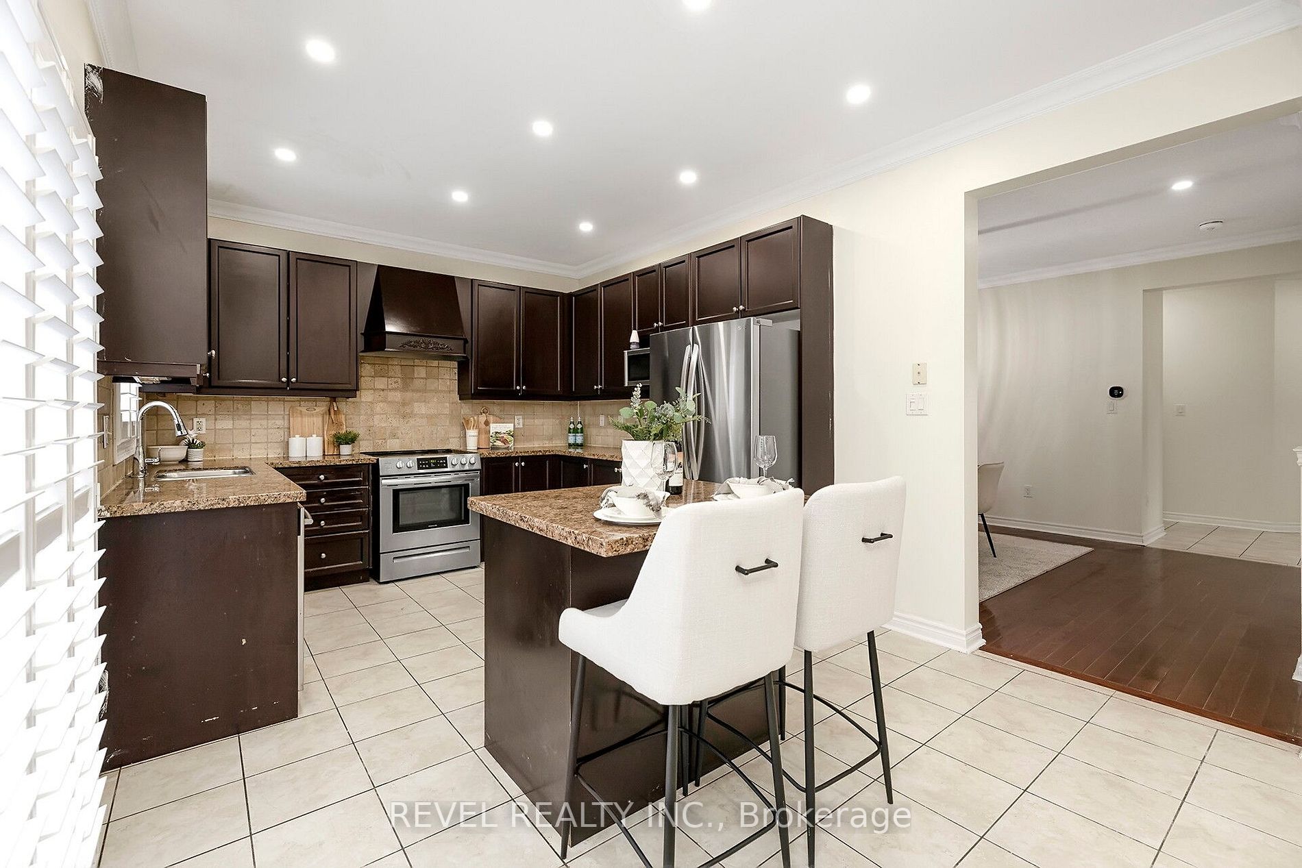 18 Iverson Dr