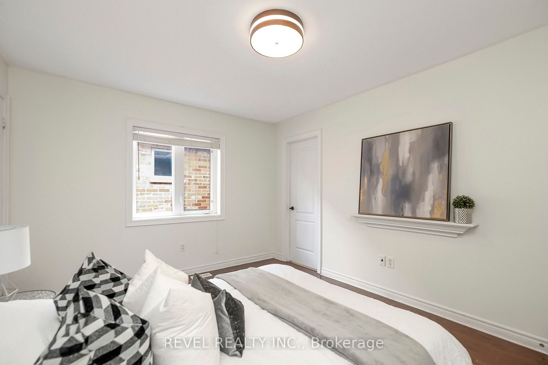 18 Iverson Dr