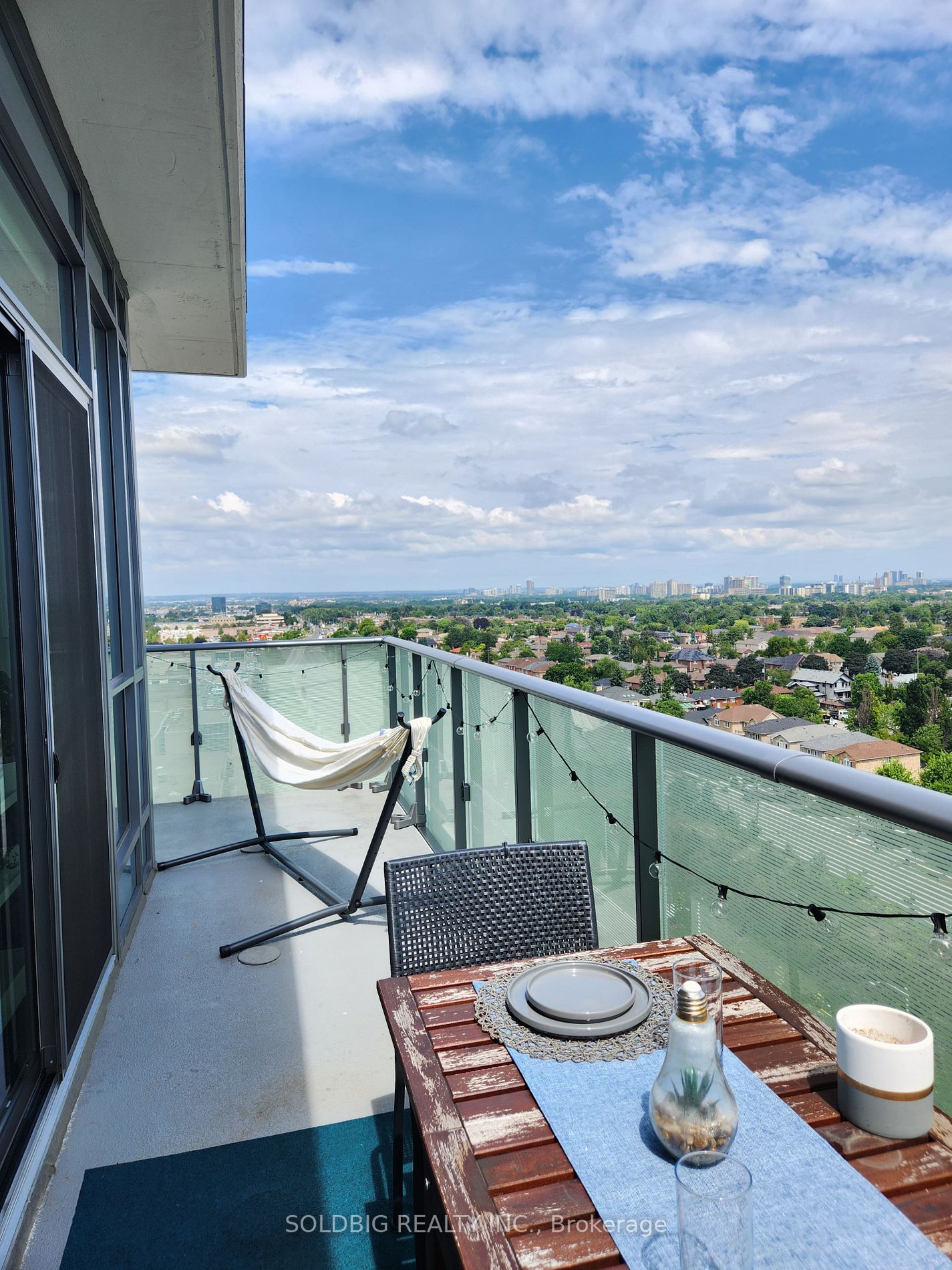 10 De Boers Dr, #1305