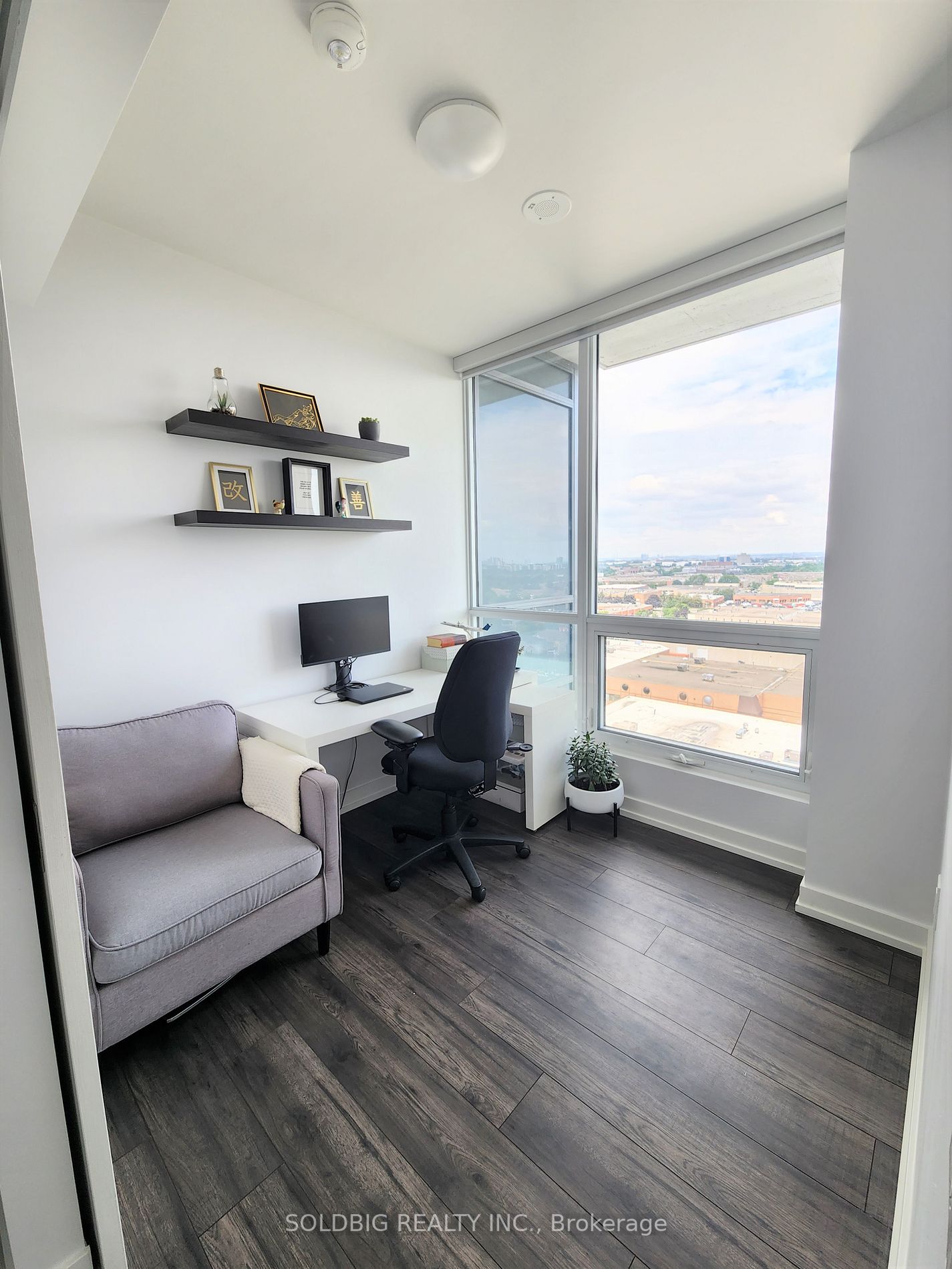 10 De Boers Dr, #1305