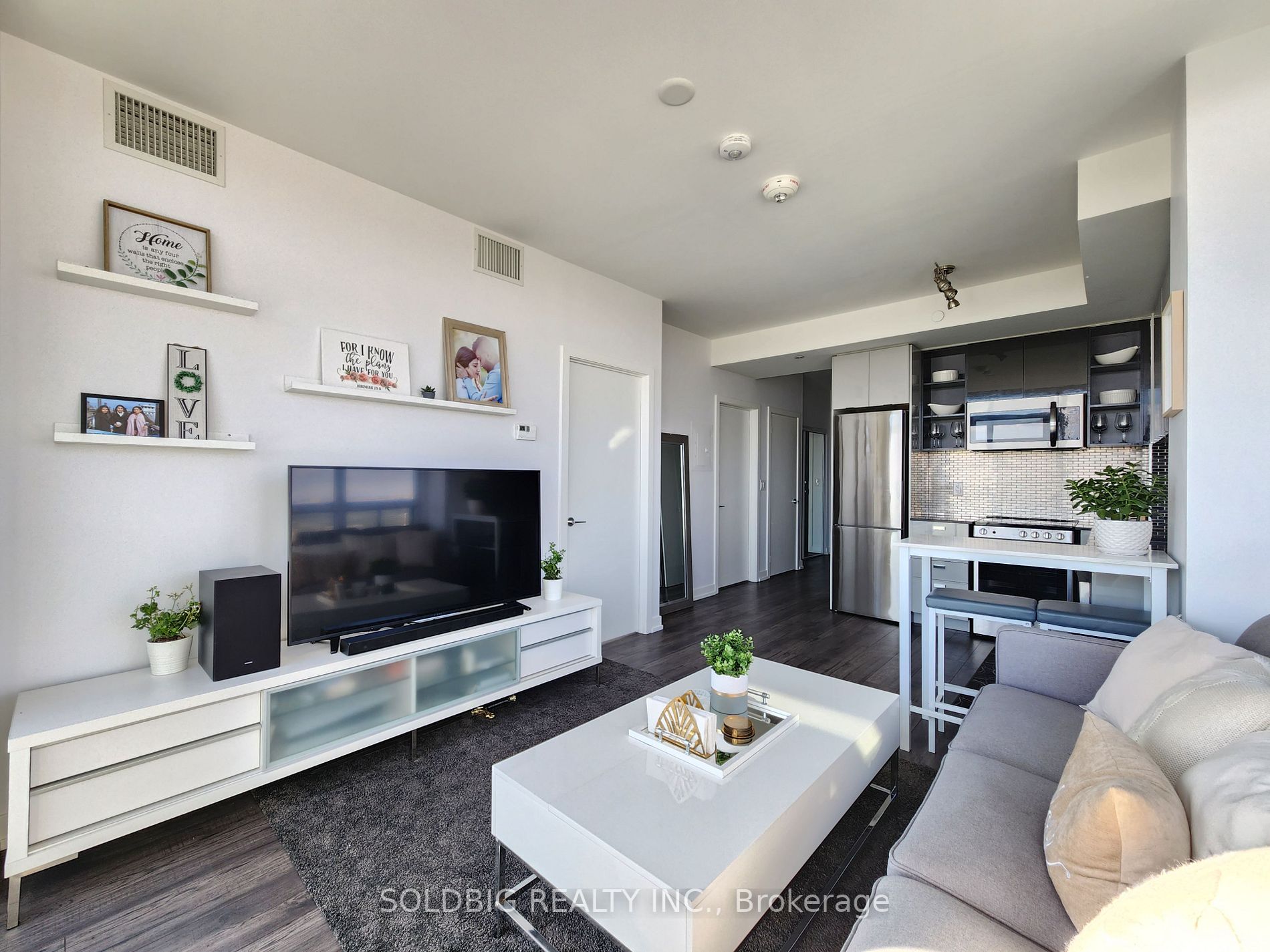 10 De Boers Dr, #1305