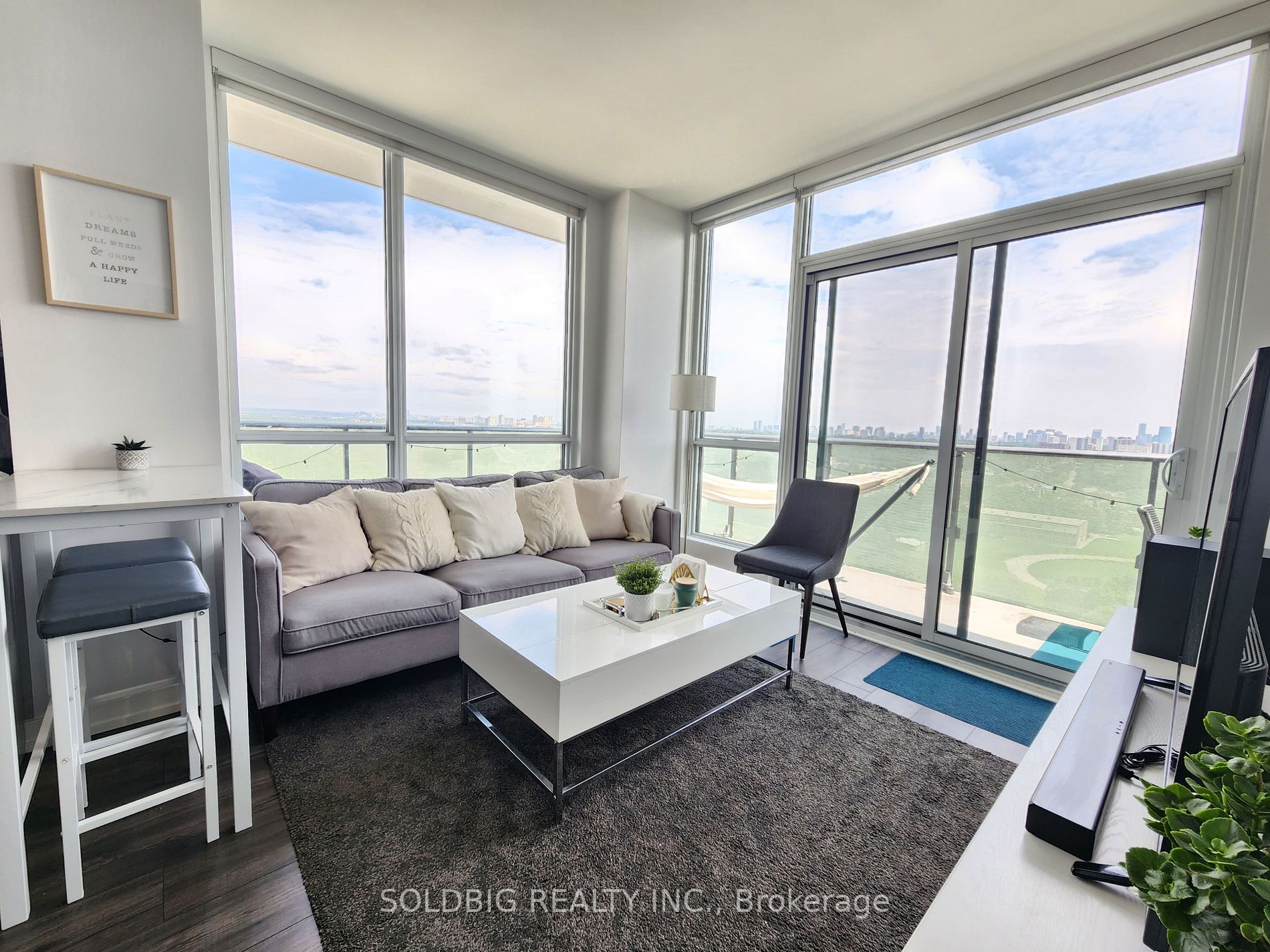 10 De Boers Dr, #1305