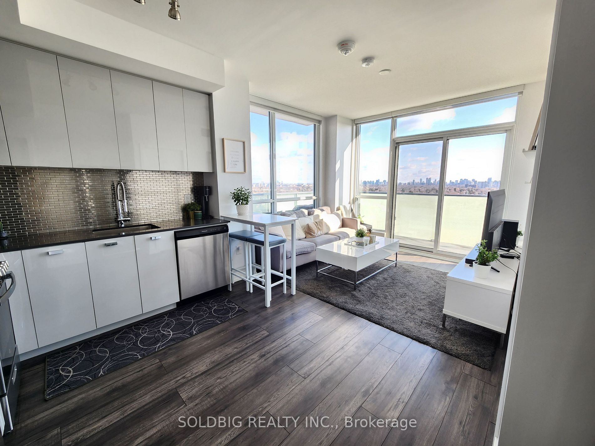 10 De Boers Dr, #1305