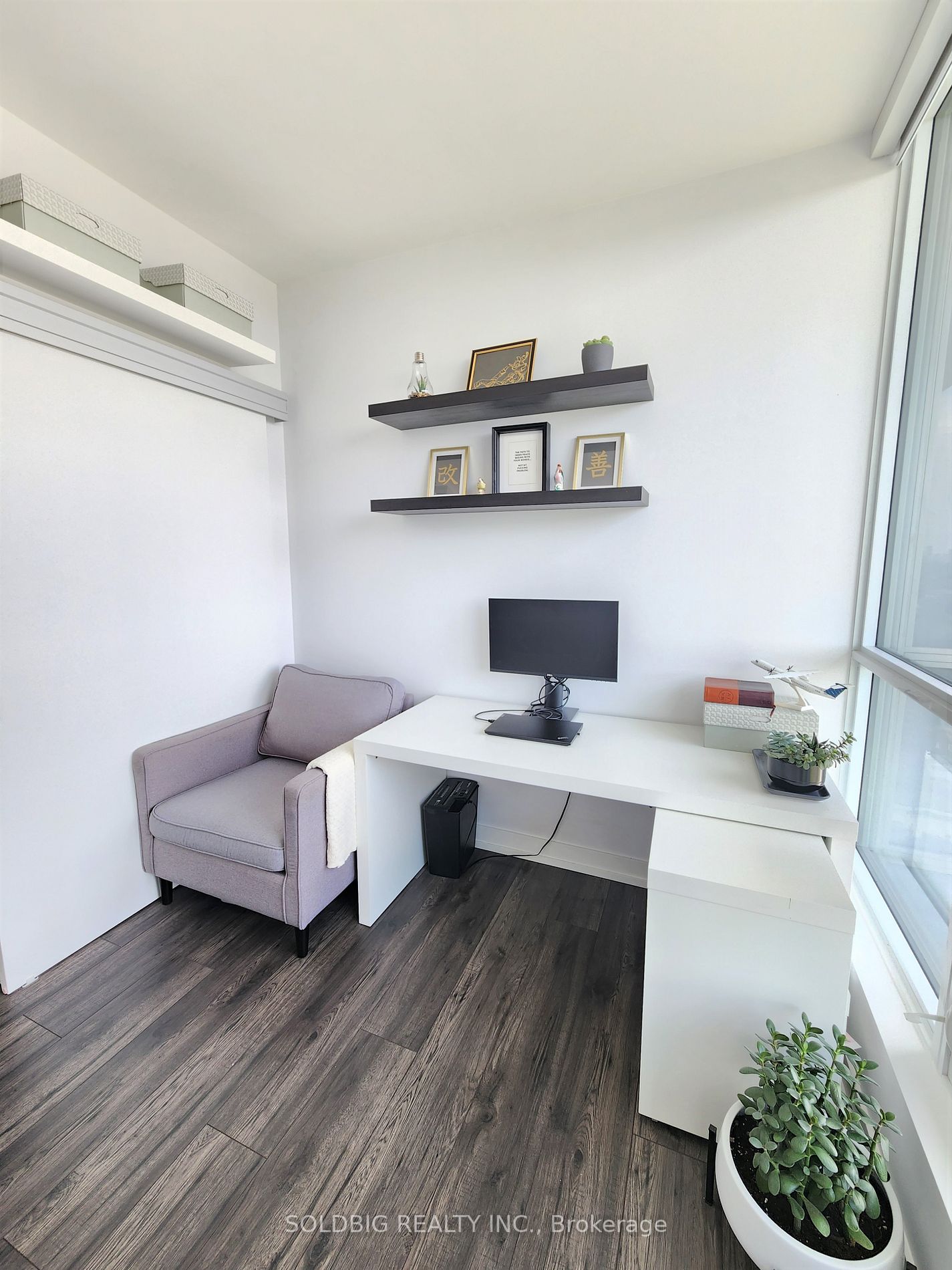 10 De Boers Dr, #1305