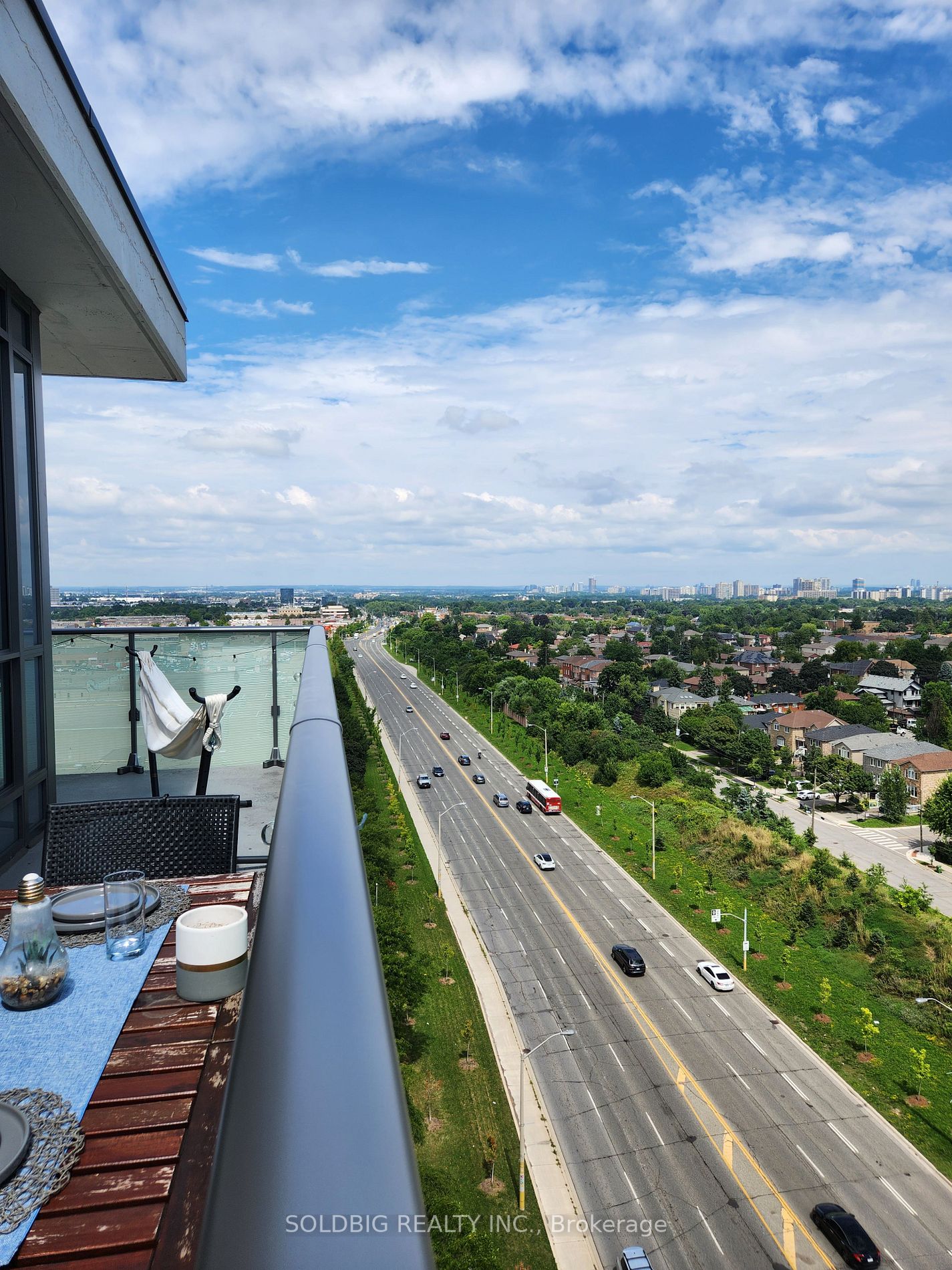 10 De Boers Dr, #1305