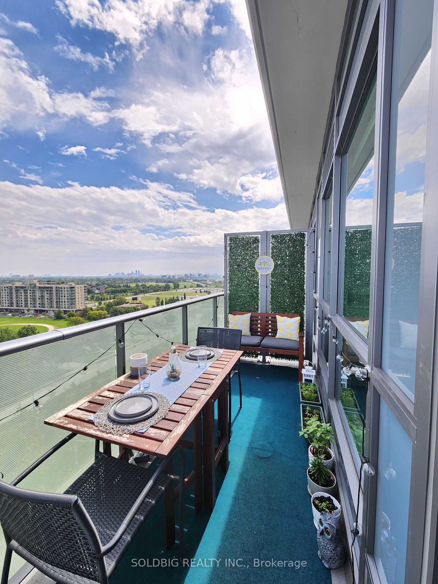 10 De Boers Dr, #1305