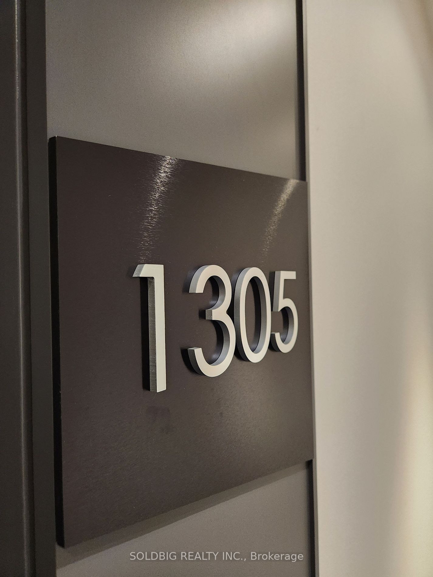 10 De Boers Dr, #1305