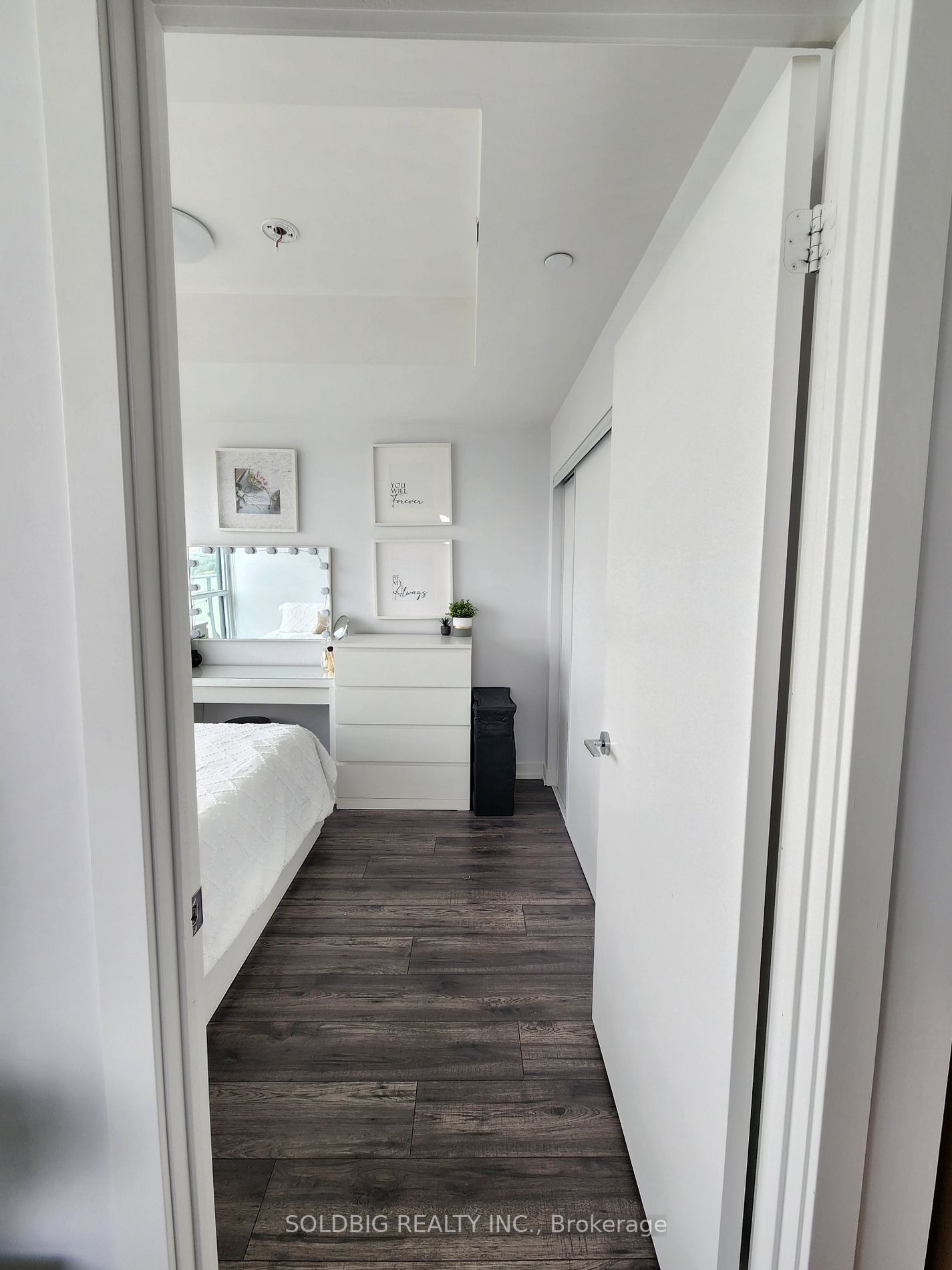 10 De Boers Dr, #1305