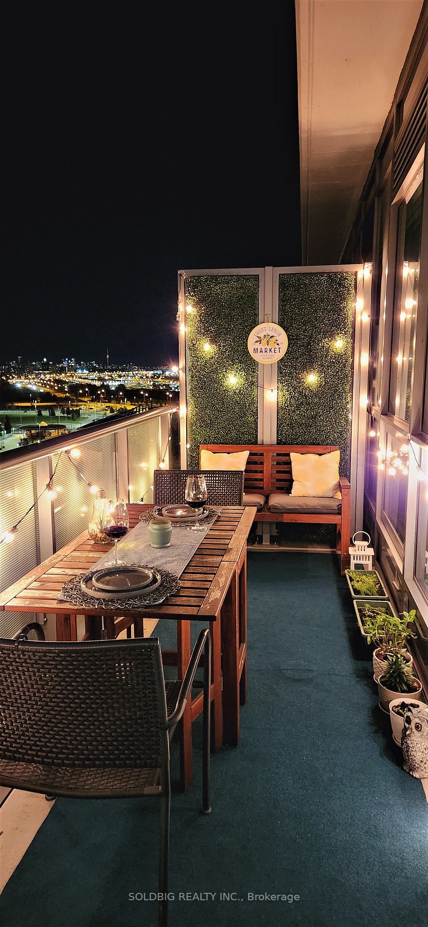 10 De Boers Dr, #1305