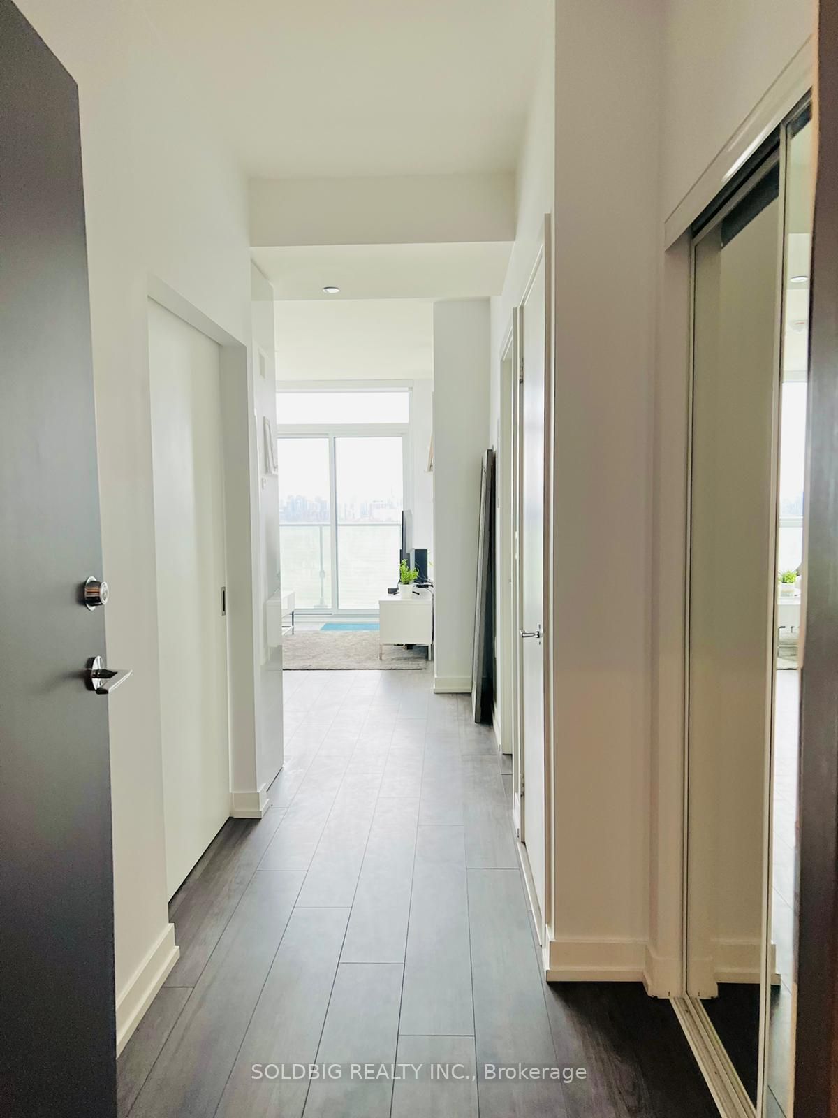 10 De Boers Dr, #1305