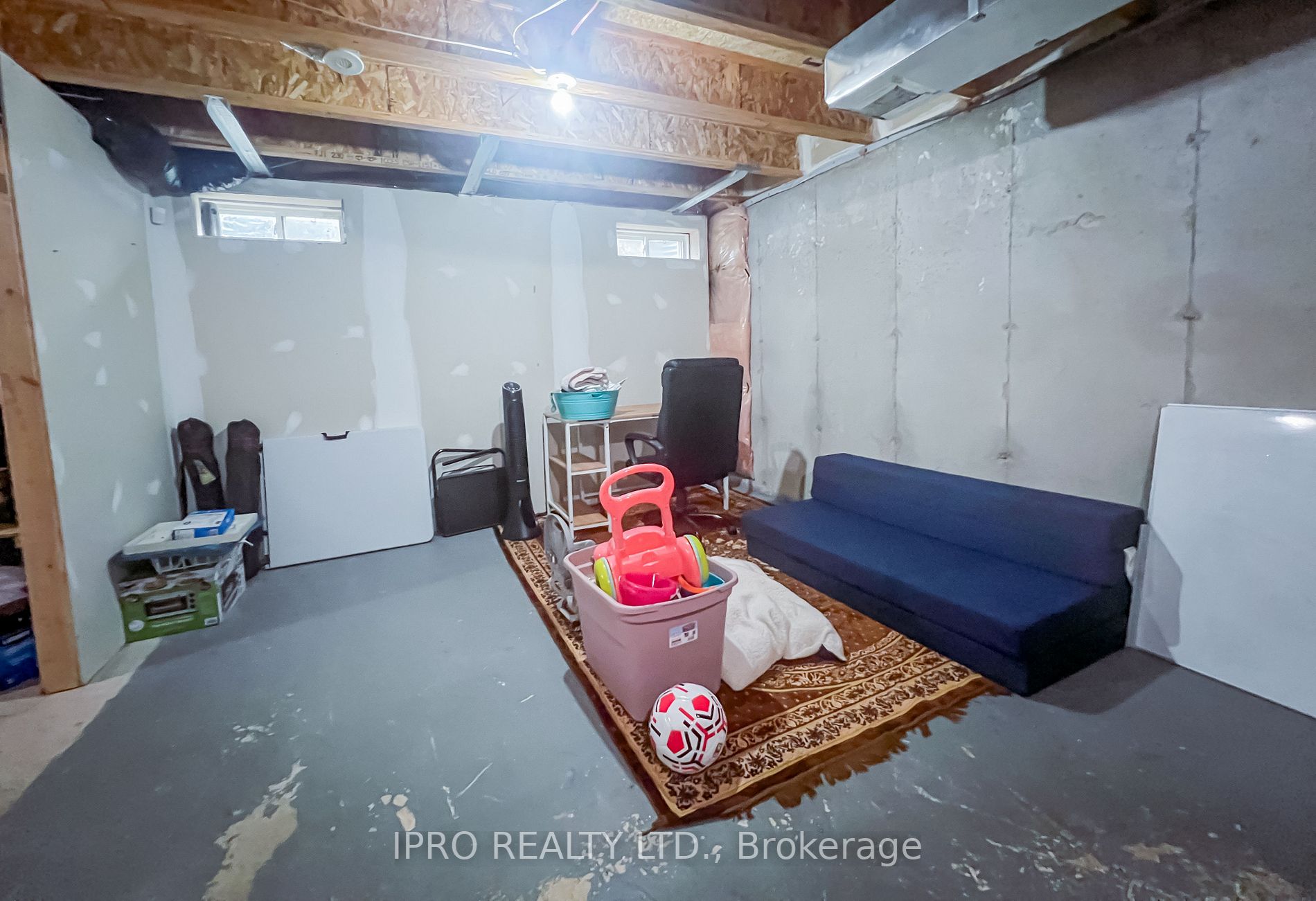 960 Thompson Road S