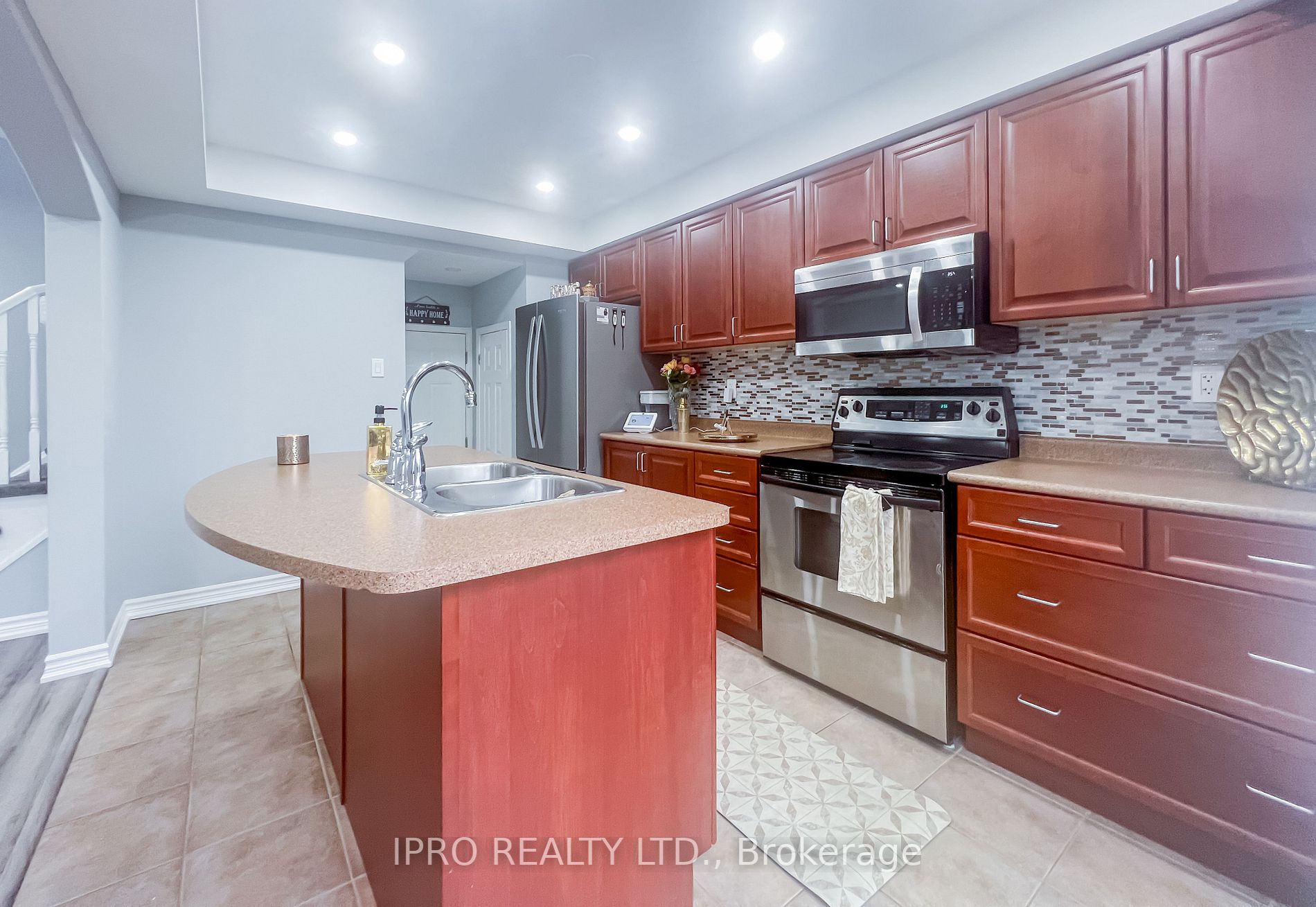 960 Thompson Road S