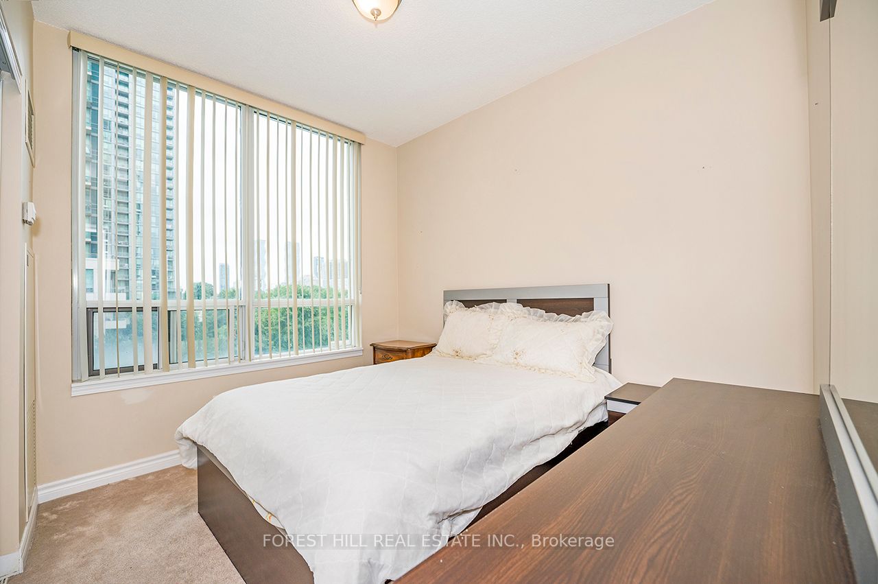 3504 Hurontario St, #505