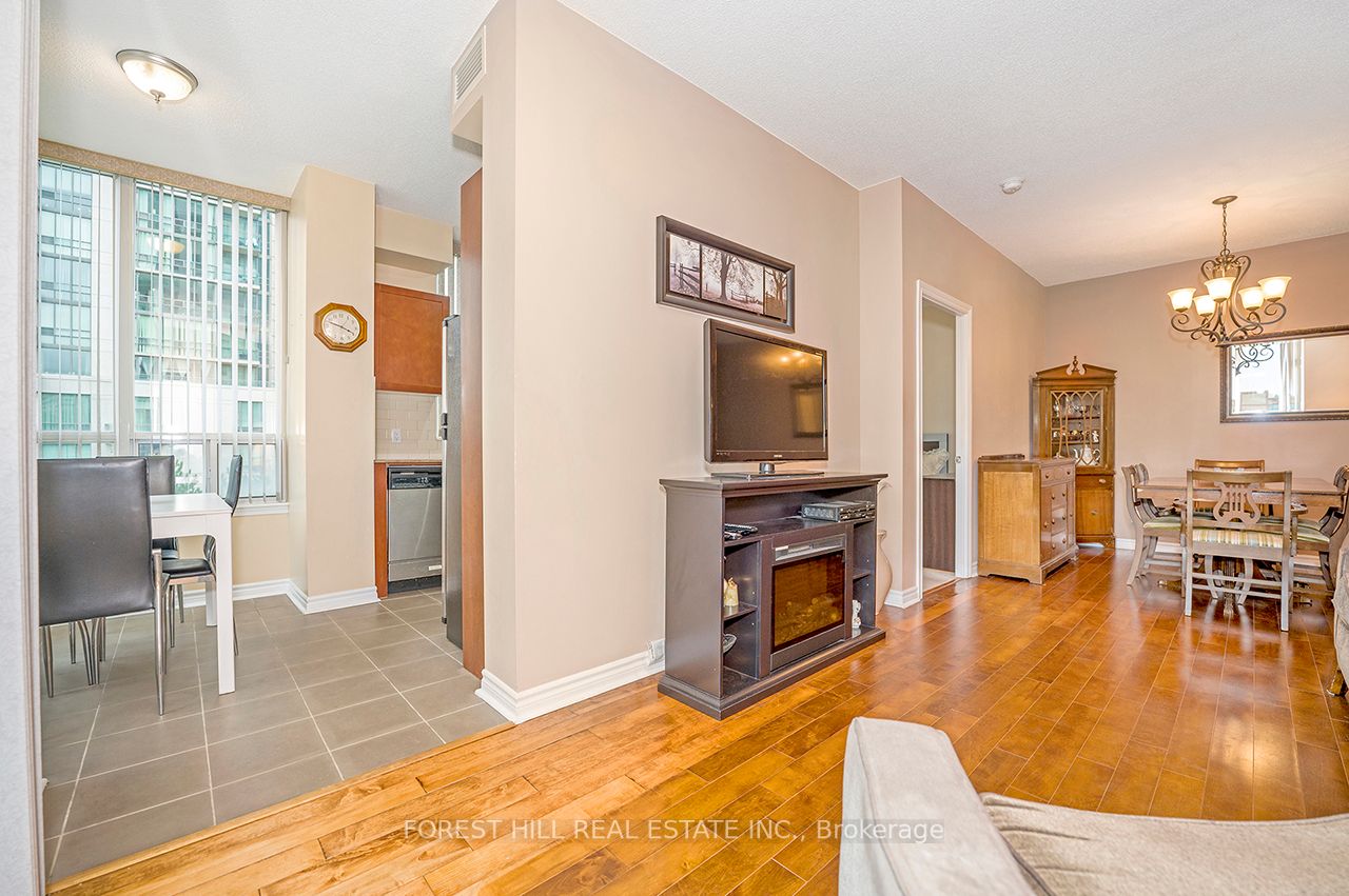 3504 Hurontario St, #505