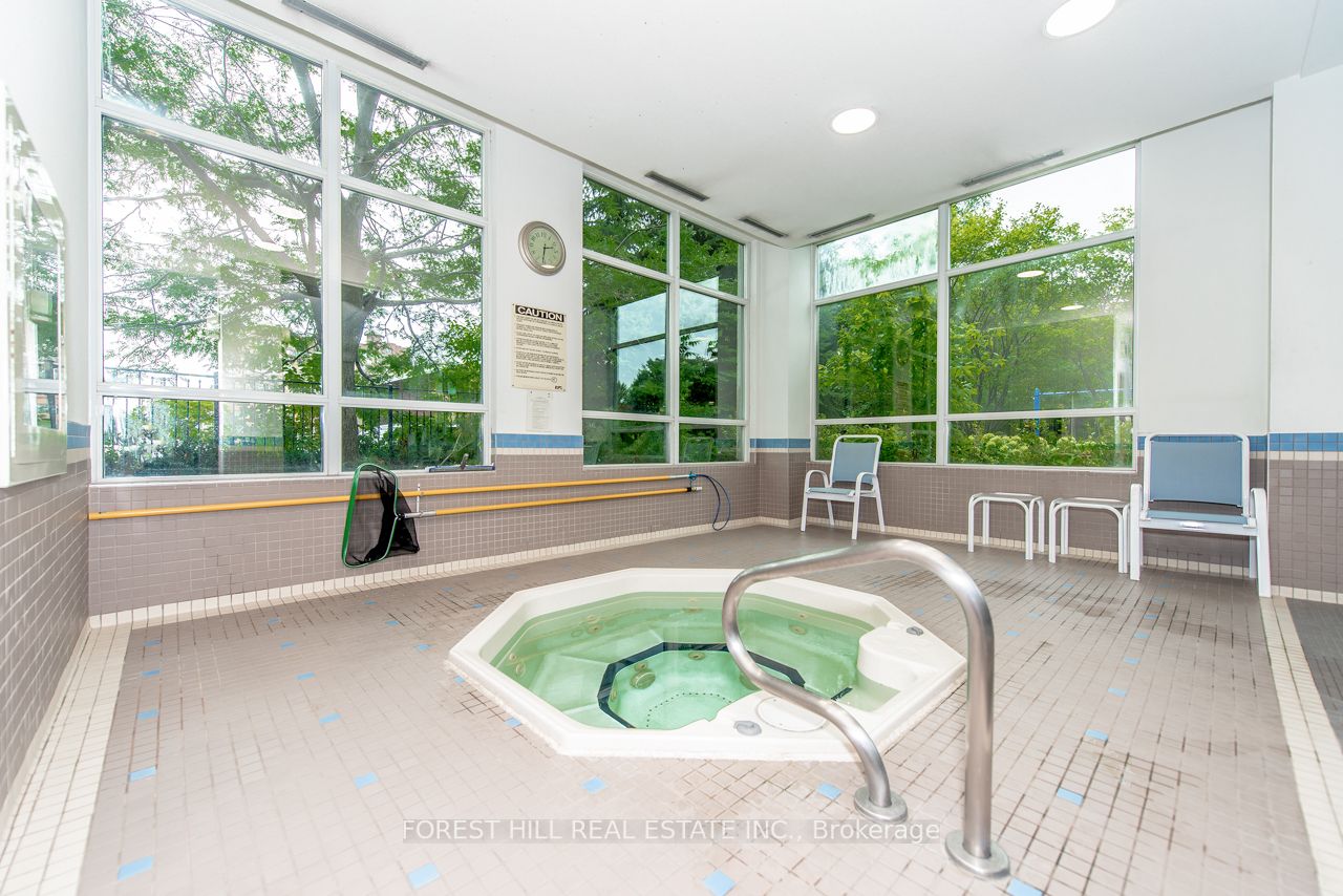 3504 Hurontario St, #505