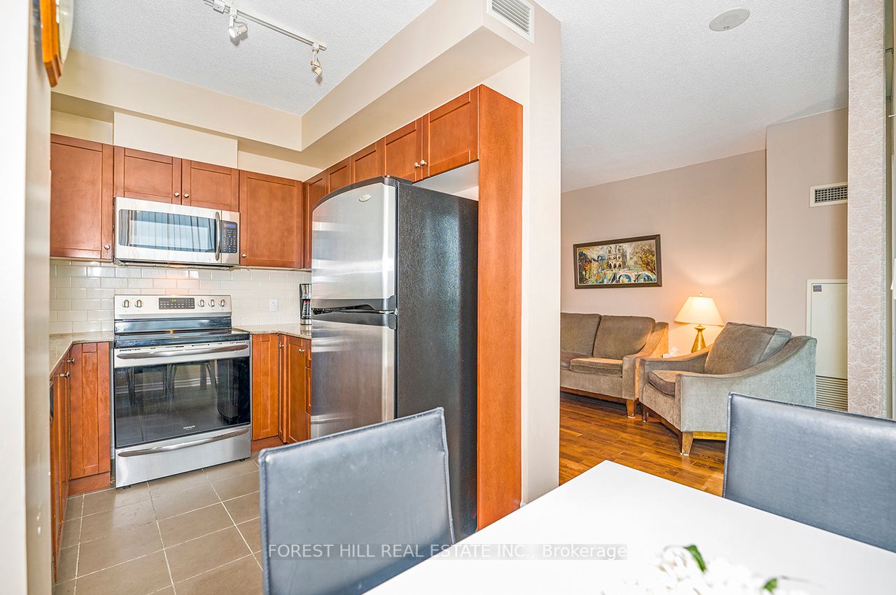 3504 Hurontario St, #505