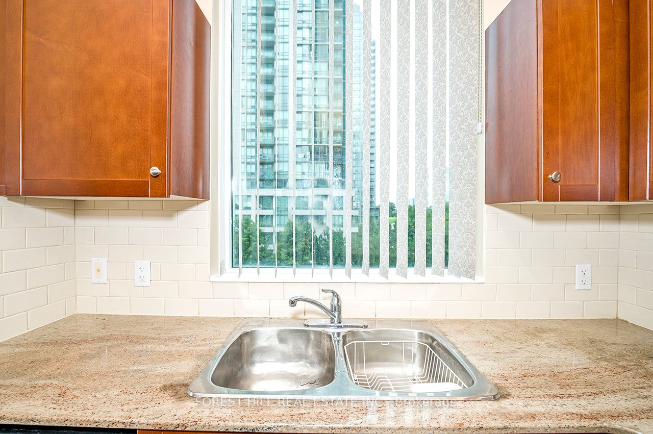 3504 Hurontario St, #505