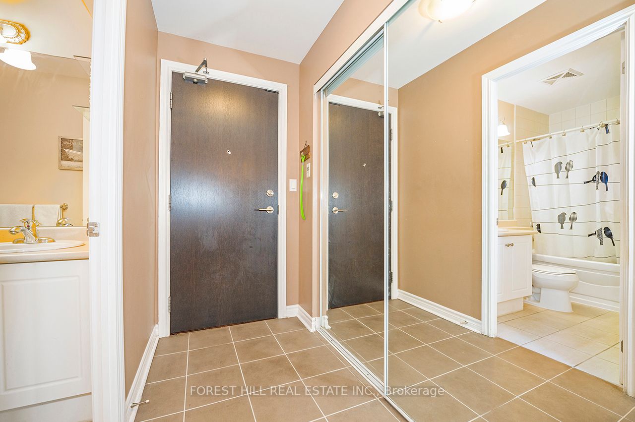 3504 Hurontario St, #505
