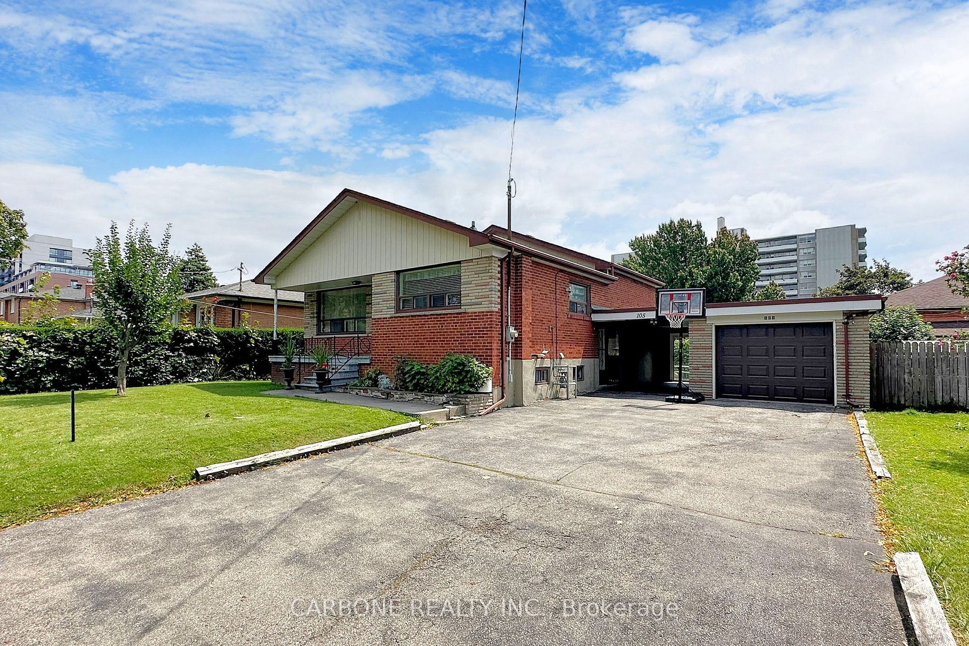 105 Hallsport Crescent