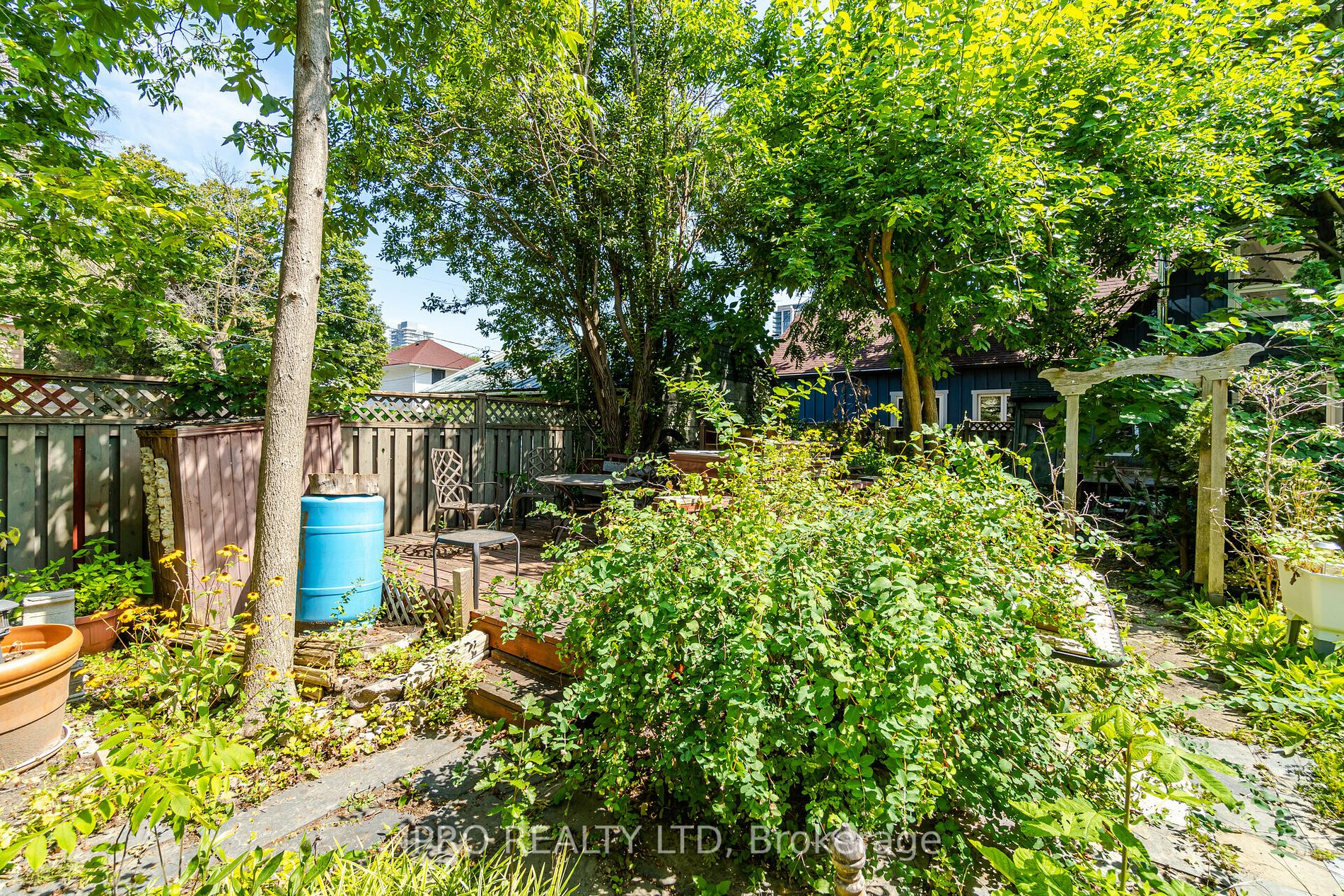 93 Church St E