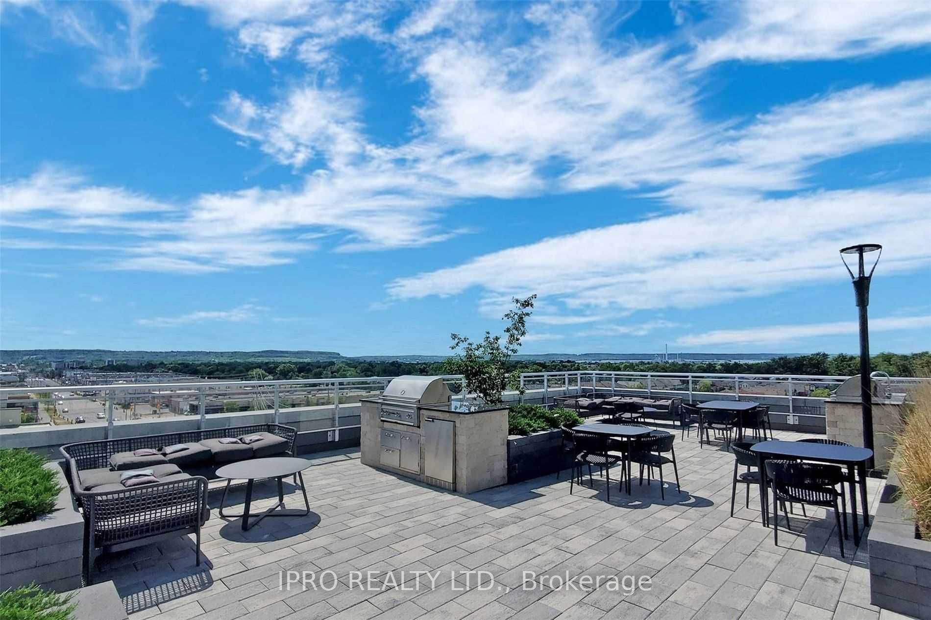 1050 Main St E, #1212
