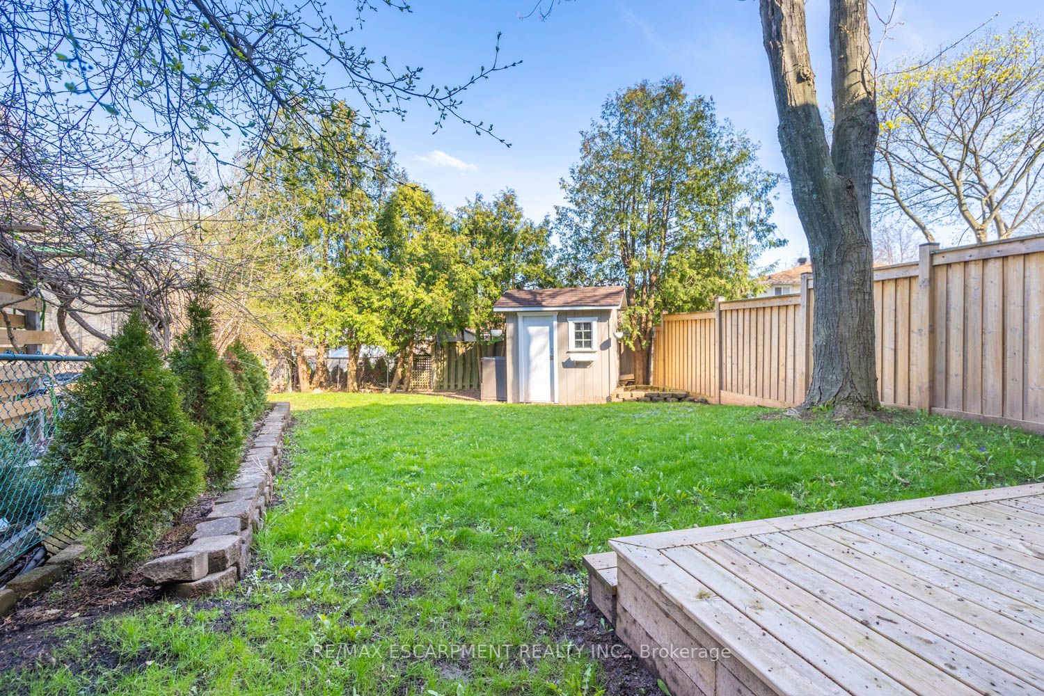 96 Oakdale Dr