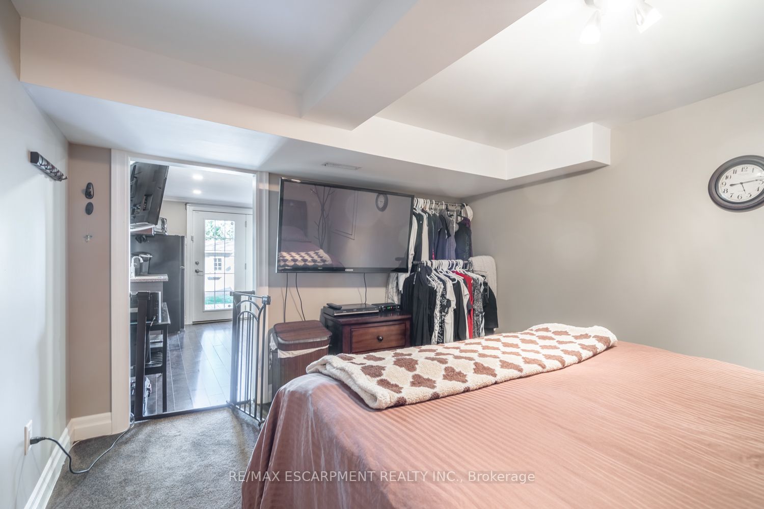 96 Oakdale Dr